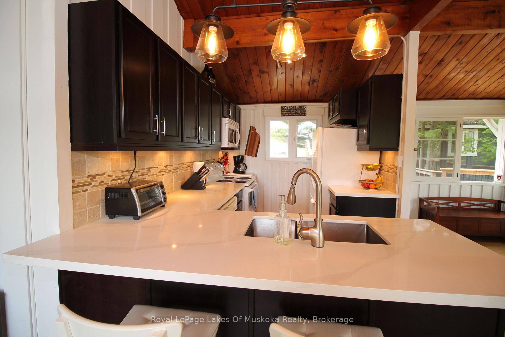 Photo 7 of 524 Peninsula Road, Gravenhurst, Muskoka (S) — HOMEH