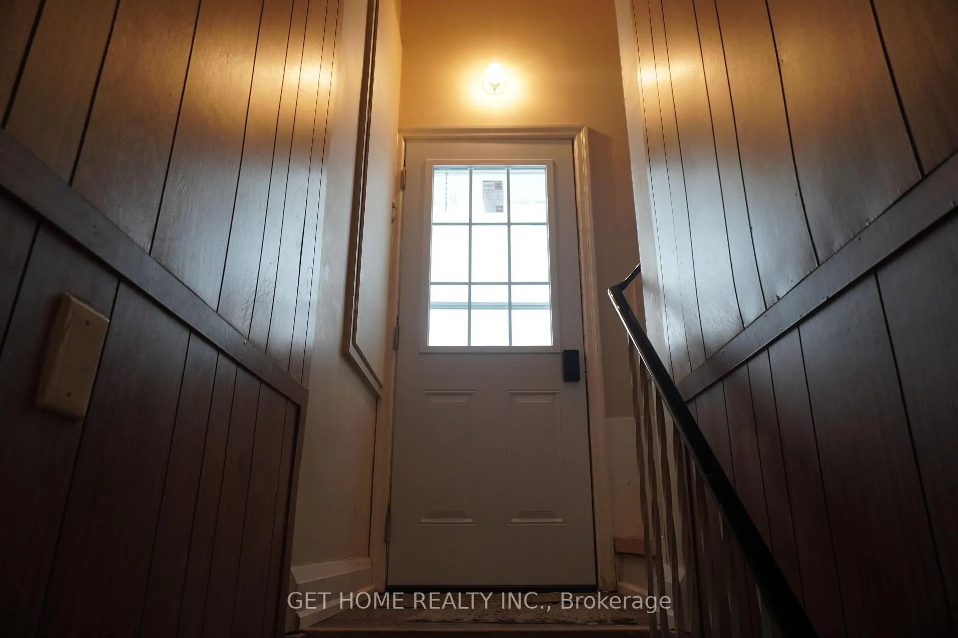 Front of Unit Bsmt, 107 Wilson Road N