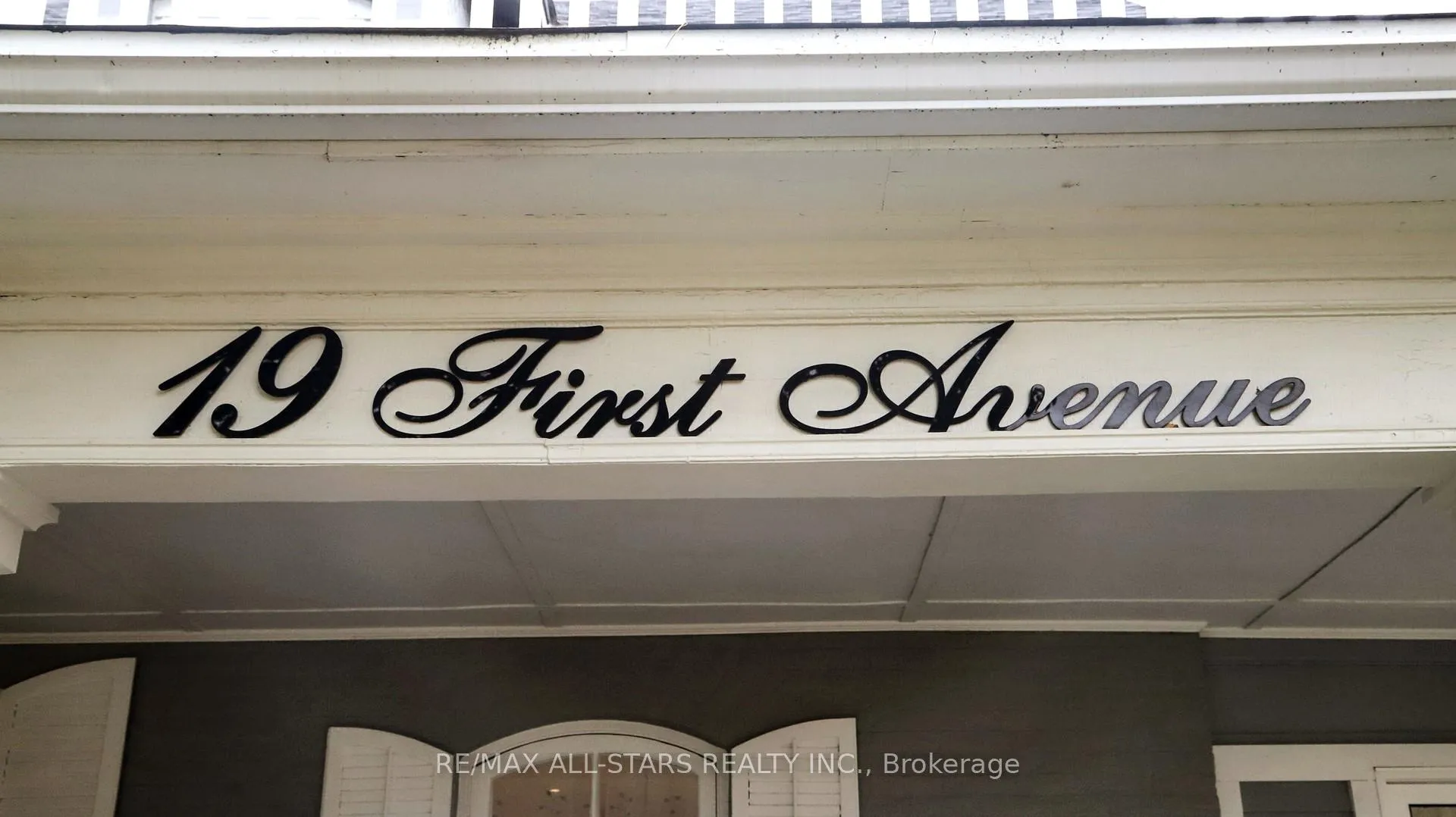 Photo 3 of 19 First Avenue N, Uxbridge — HOMEH