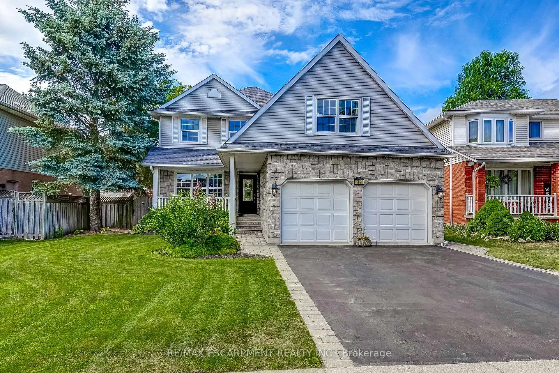 Photo 2 of 37 Culotta Drive, Hamilton, Waterdown — HOMEH