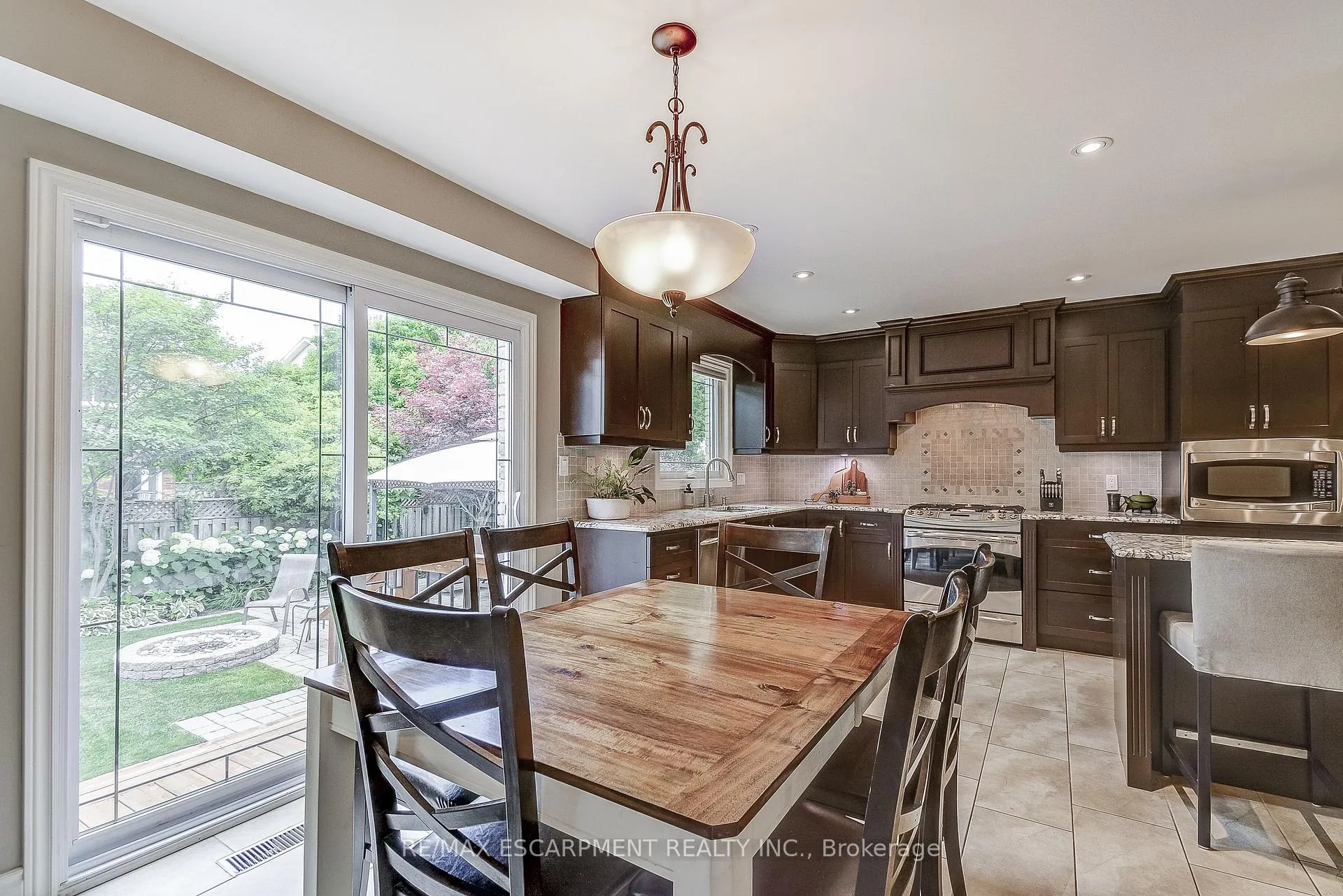 Photo 12 of 37 Culotta Drive, Hamilton, Waterdown — HOMEH