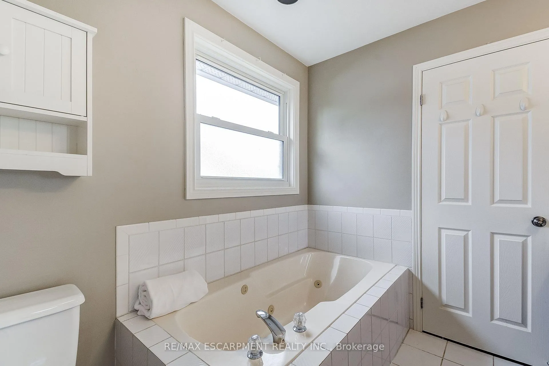 Photo 17 of 37 Culotta Drive, Hamilton, Waterdown — HOMEH