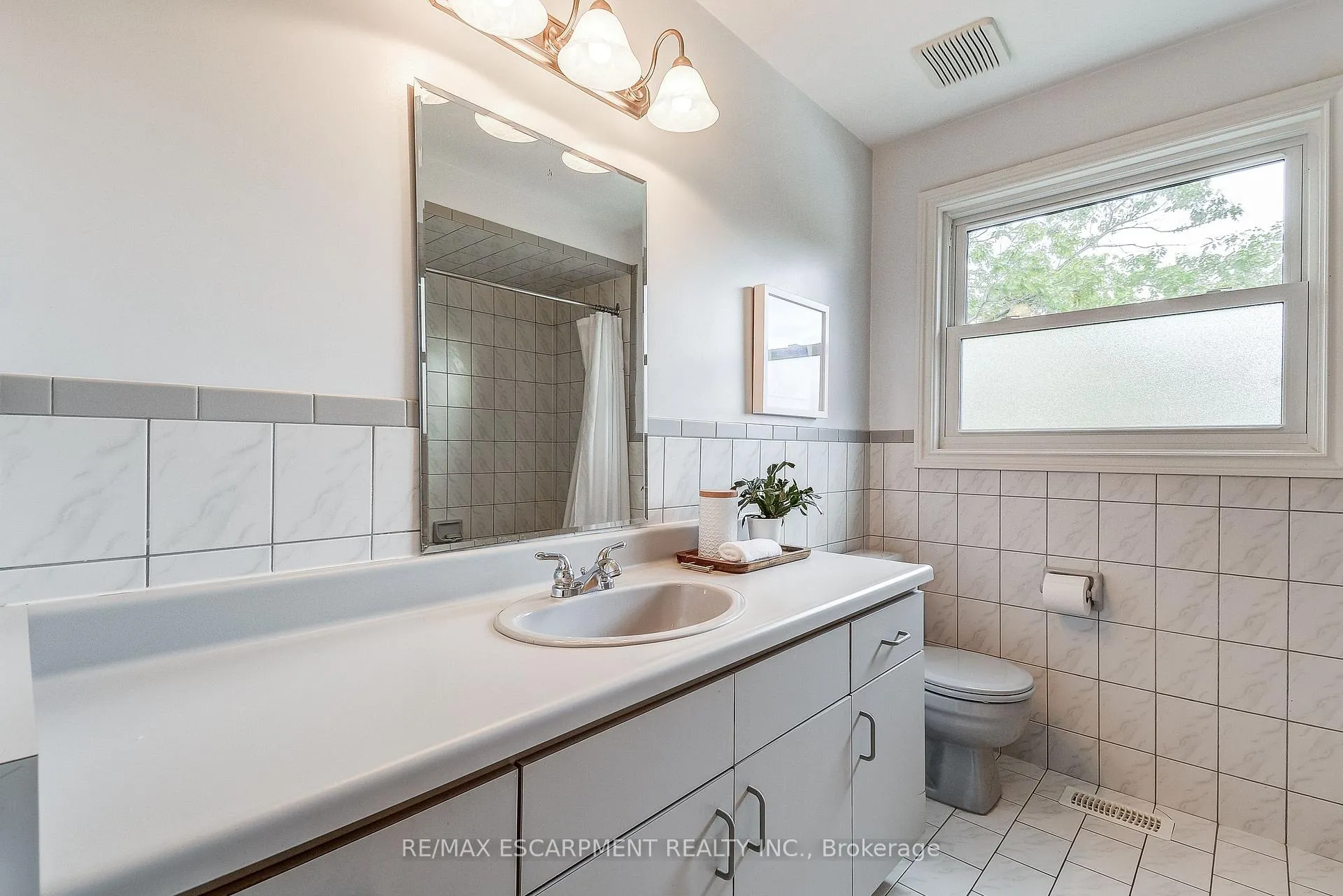 Photo 21 of 37 Culotta Drive, Hamilton, Waterdown — HOMEH