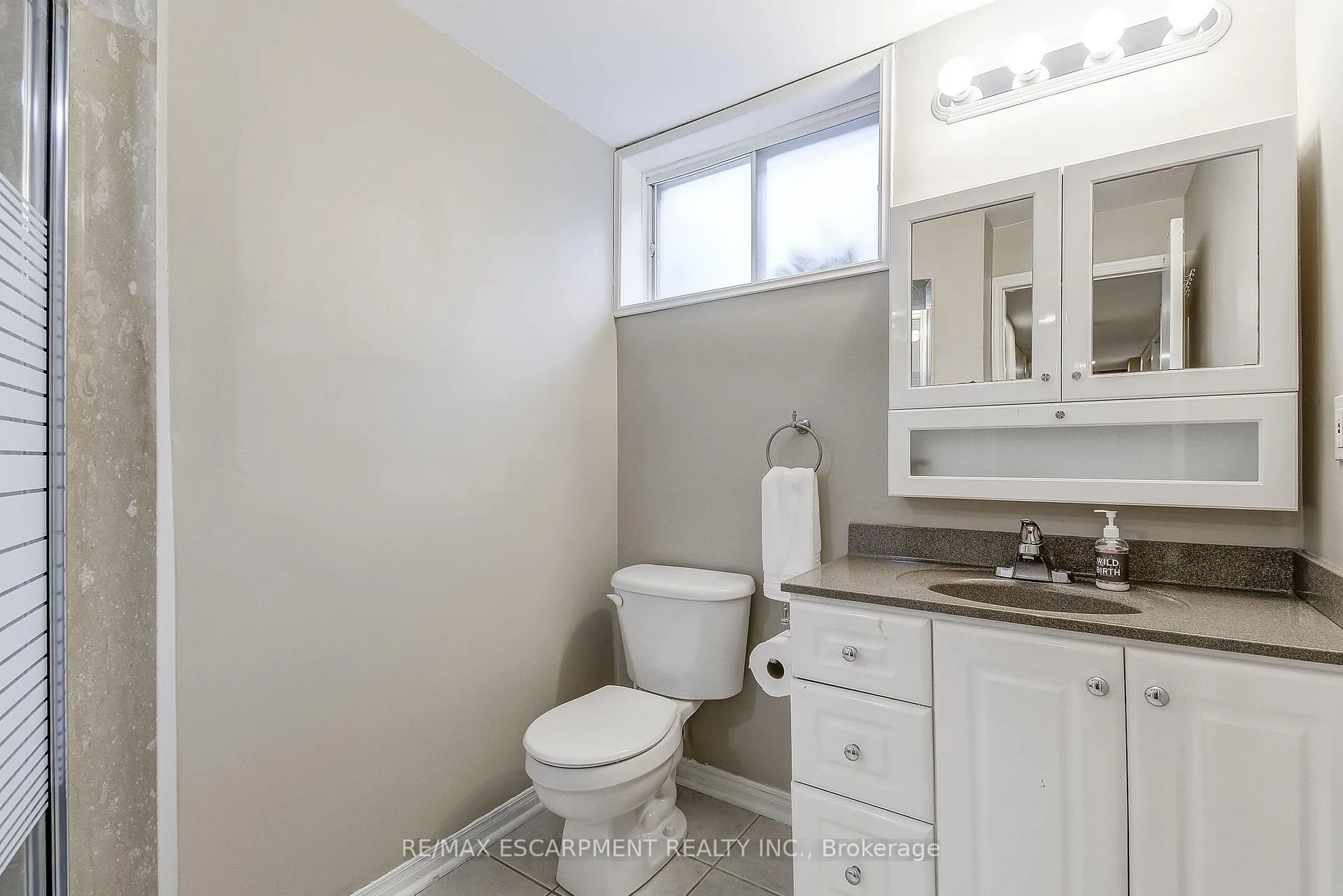 Photo 24 of 37 Culotta Drive, Hamilton, Waterdown — HOMEH