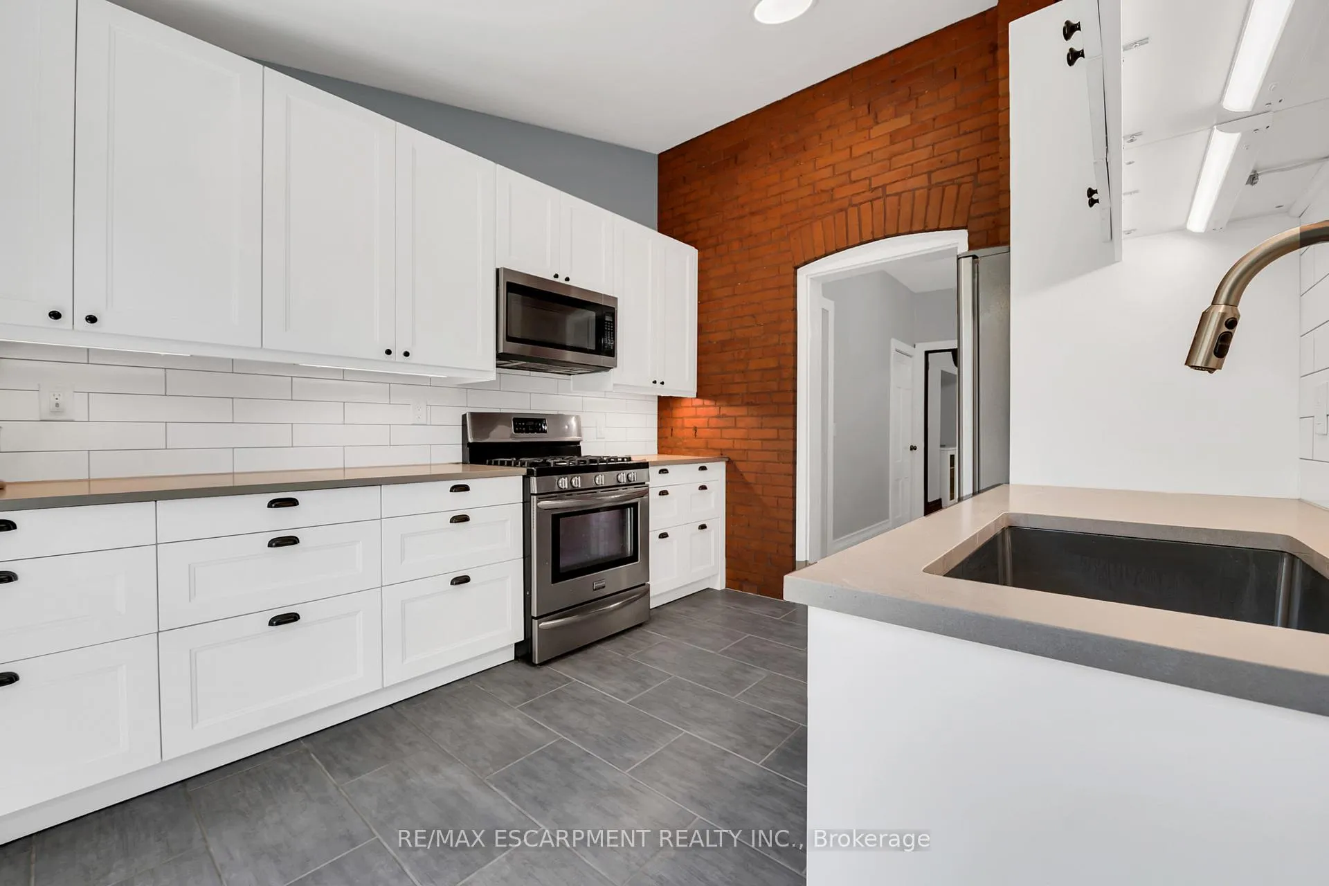 Photo 22 of 91 Peter Street, Hamilton, Strathcona — HOMEH