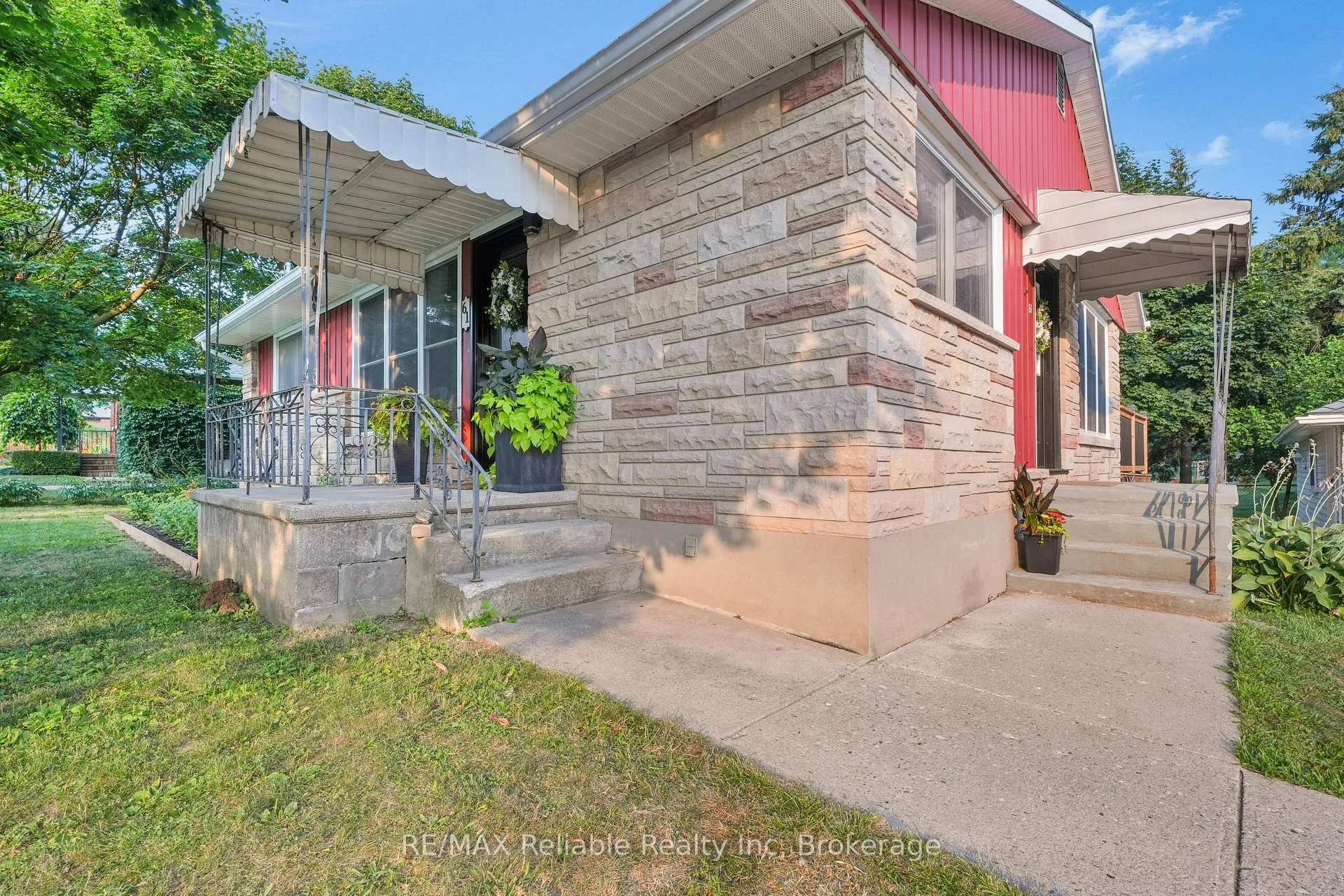 Photo 3 of 61 East Street, Central Huron, Clinton — HOMEH
