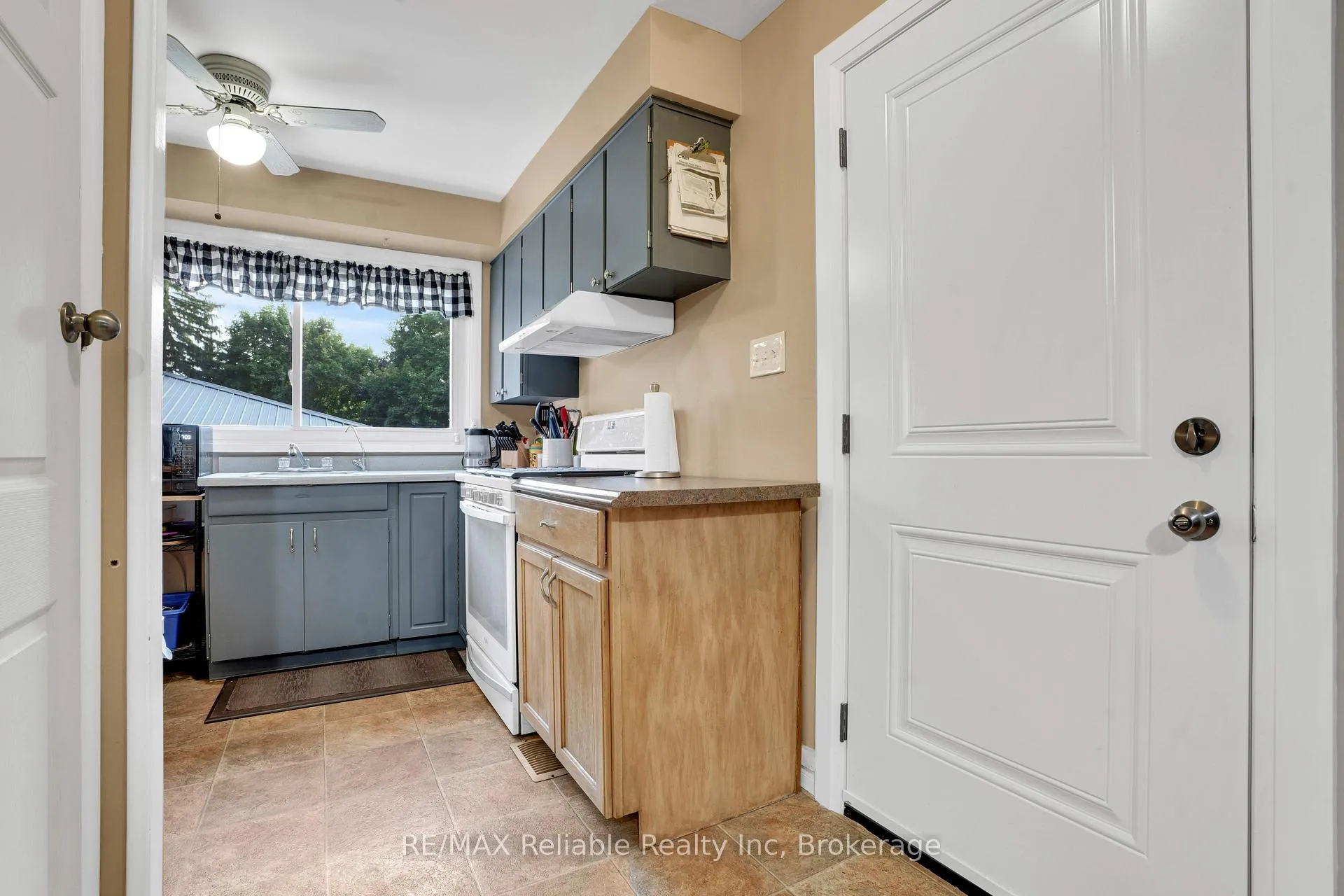 Photo 10 of 61 East Street, Central Huron, Clinton — HOMEH