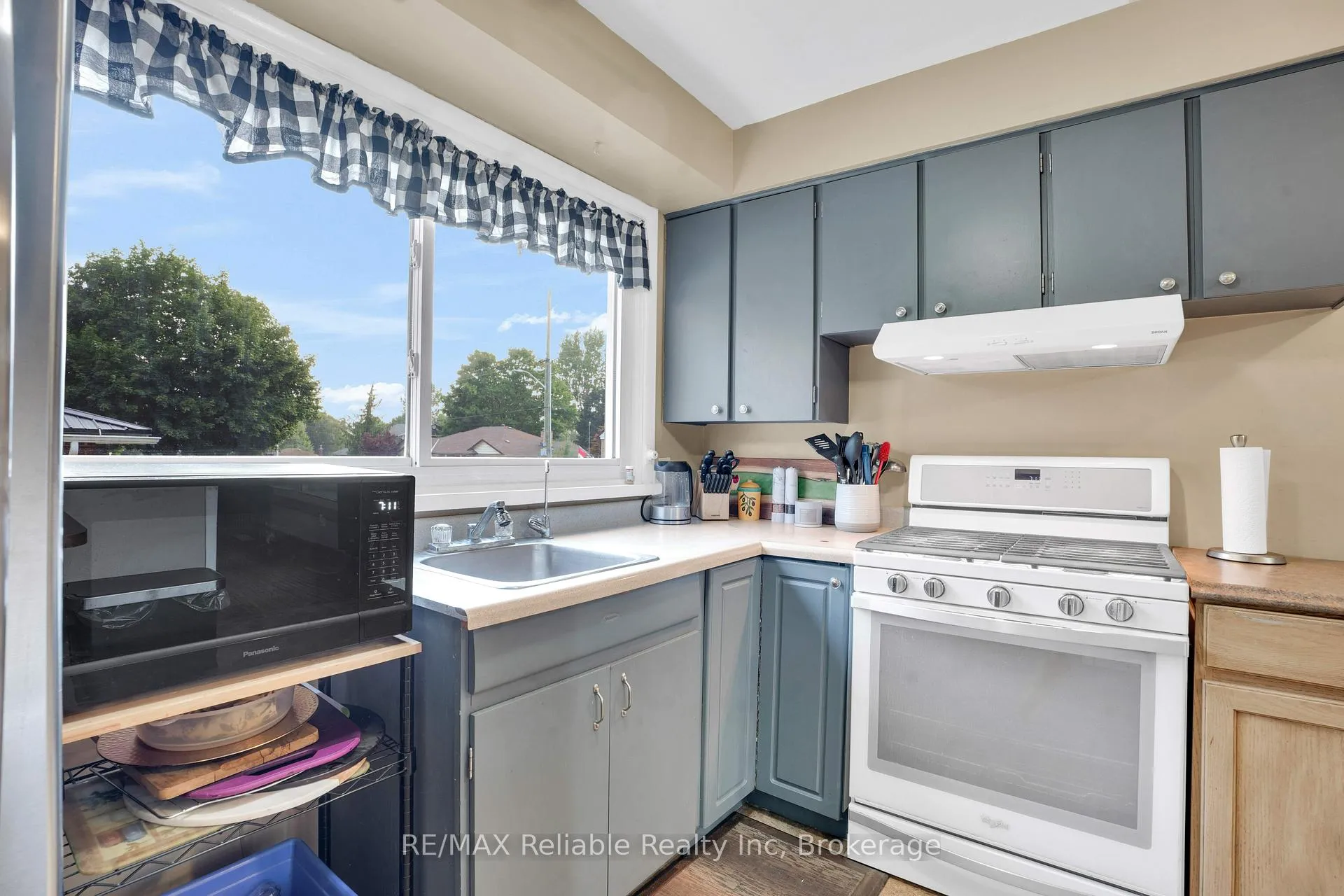 Photo 13 of 61 East Street, Central Huron, Clinton — HOMEH