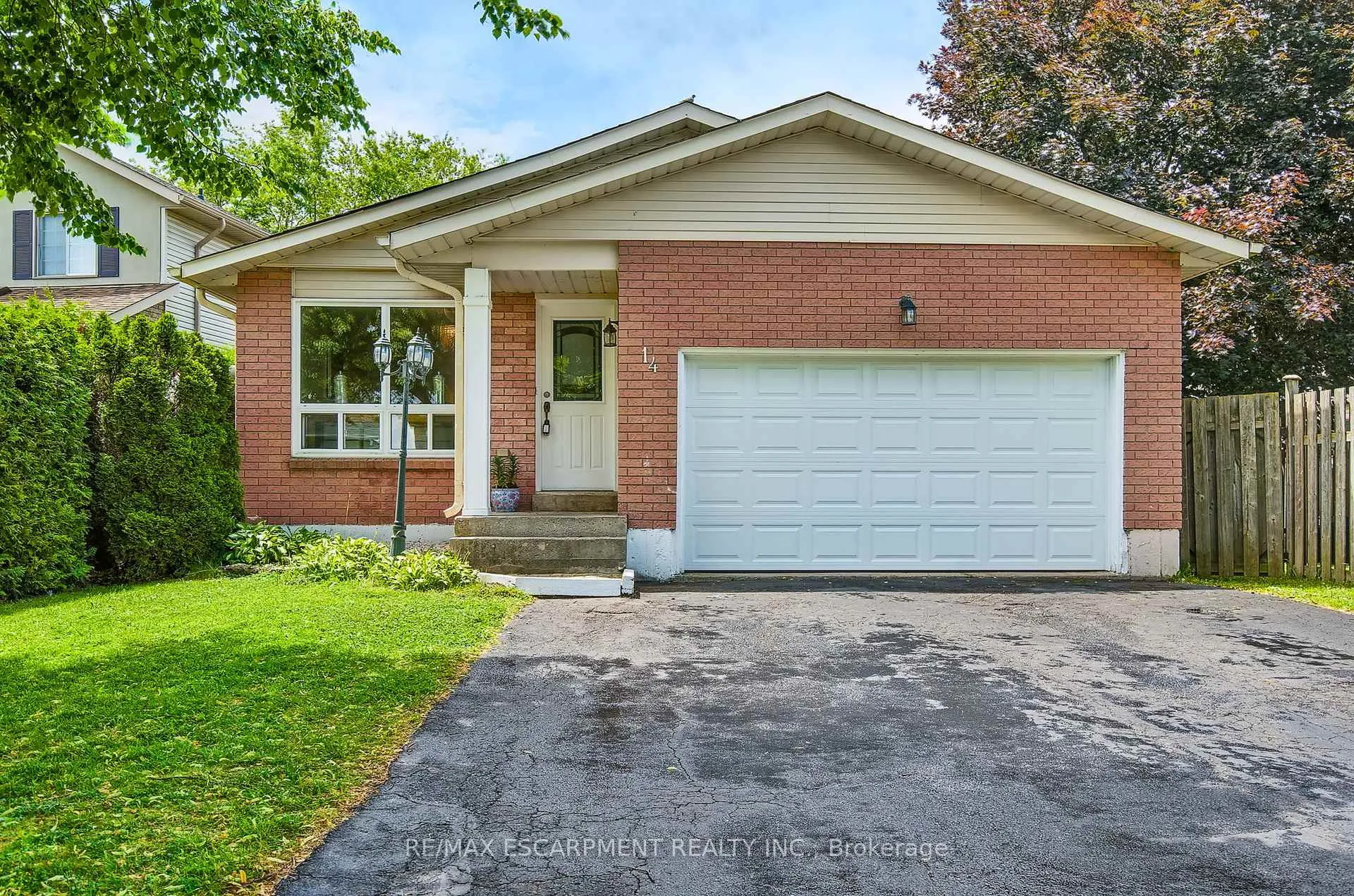 Photo 1 of 14 Ashridge Place, Hamilton, Broughton — HOMEH