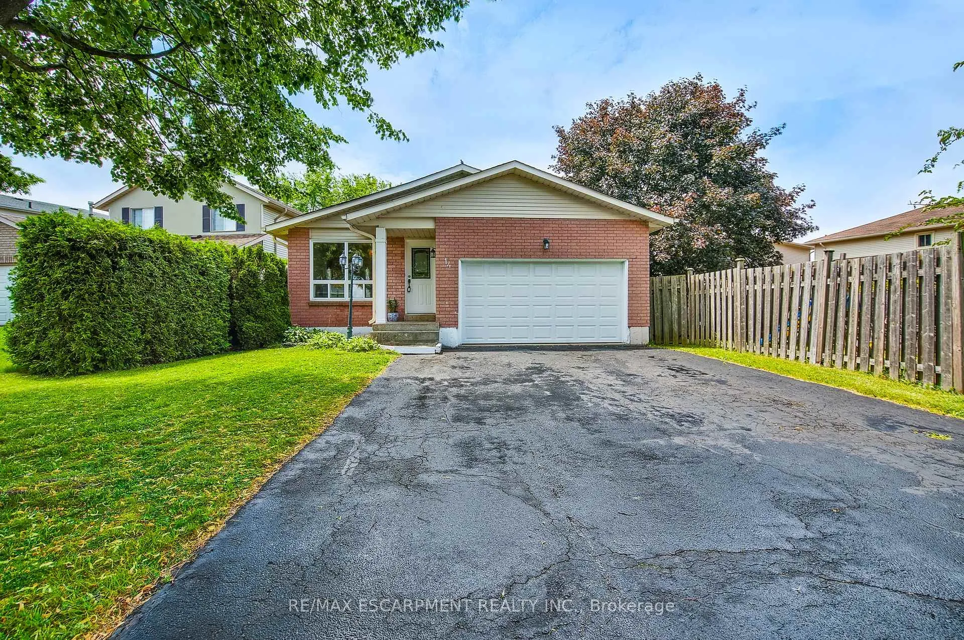 Photo 3 of 14 Ashridge Place, Hamilton, Broughton — HOMEH