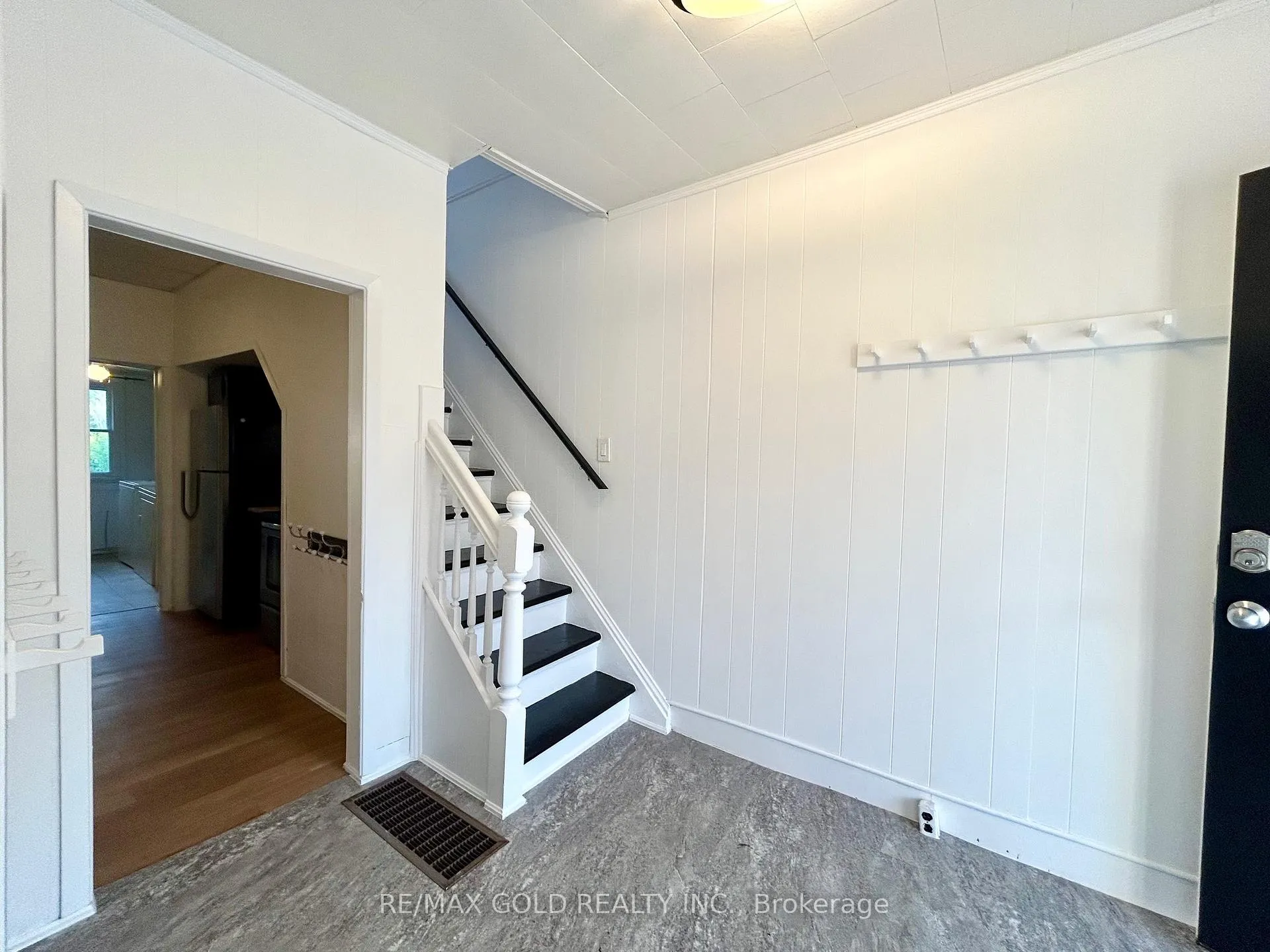 Photo 7 of 118 Stephen Street N, Kingston, East of Sir John A. Blvd — HOMEH