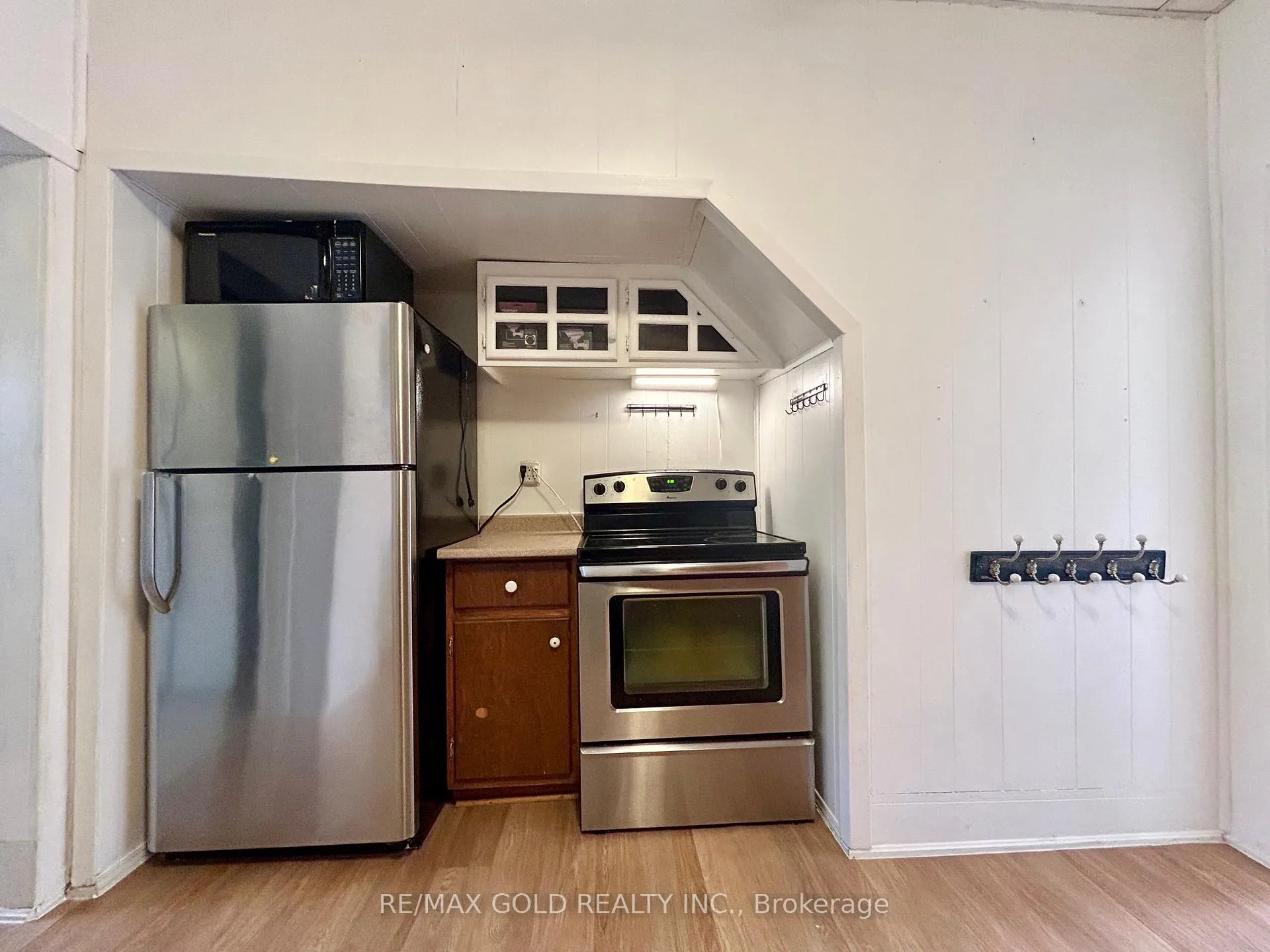 Photo 23 of 118 Stephen Street N, Kingston, East of Sir John A. Blvd — HOMEH