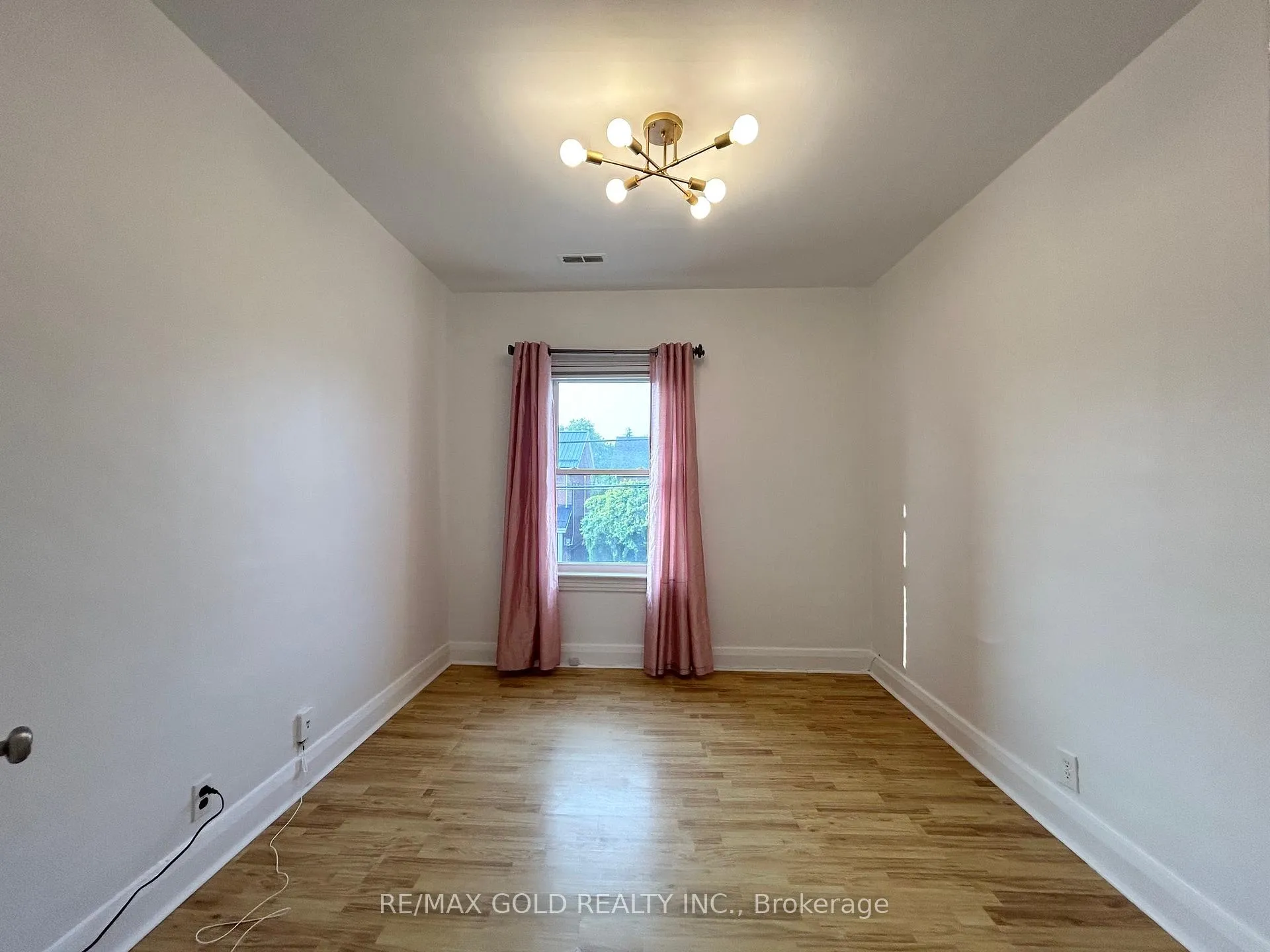 Photo 32 of 118 Stephen Street N, Kingston, East of Sir John A. Blvd — HOMEH