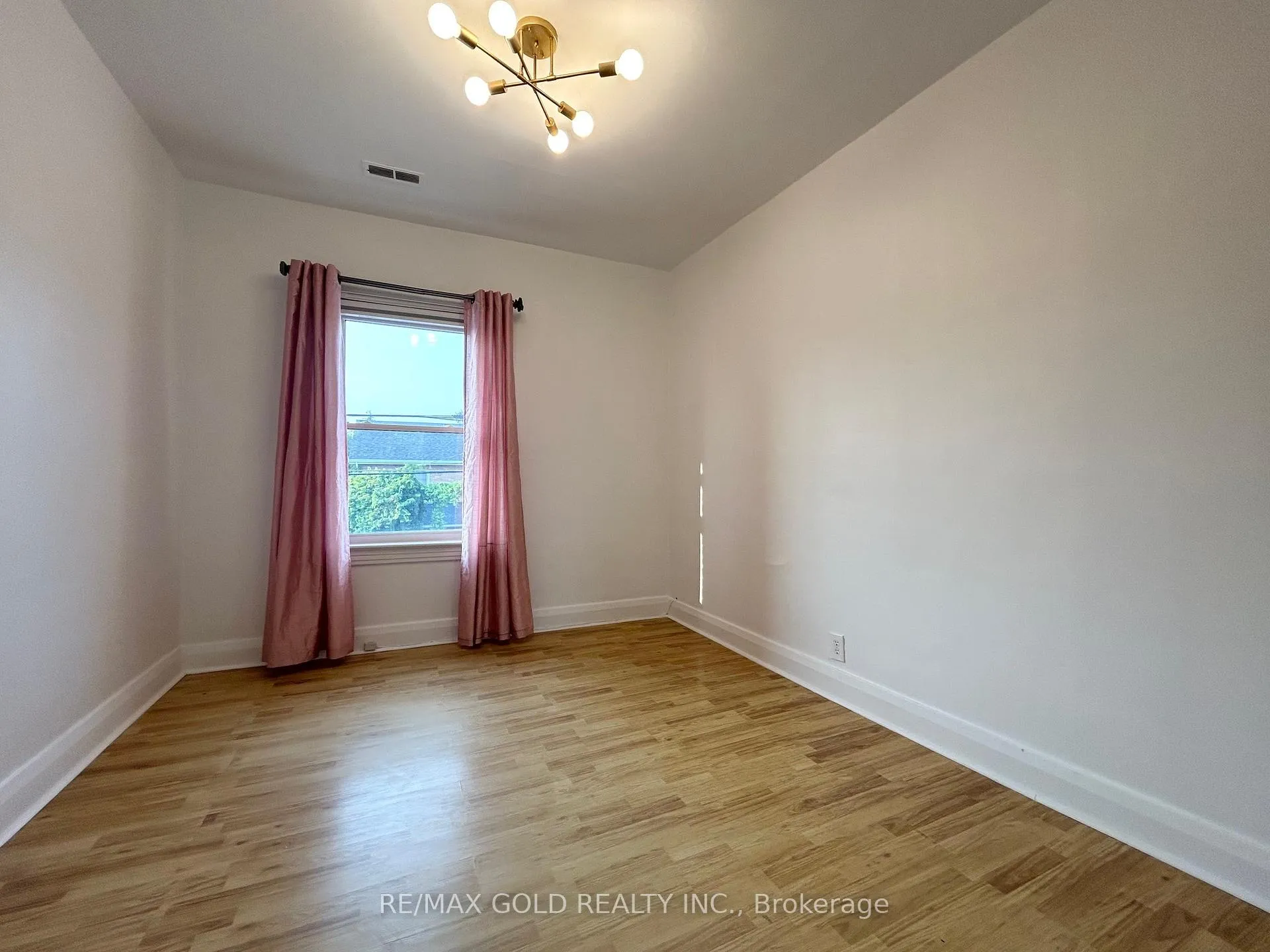 Photo 34 of 118 Stephen Street N, Kingston, East of Sir John A. Blvd — HOMEH
