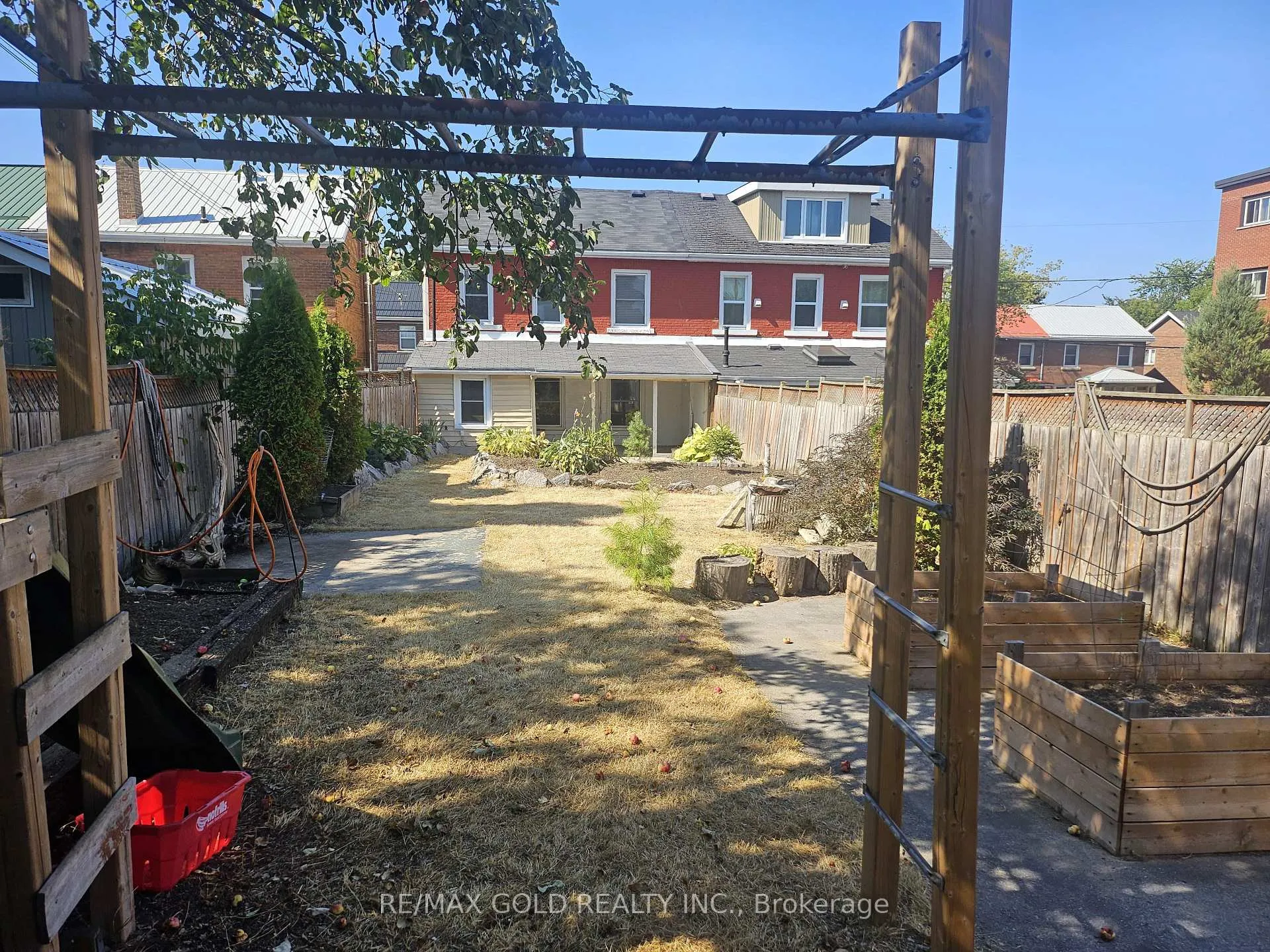 Photo 48 of 118 Stephen Street N, Kingston, East of Sir John A. Blvd — HOMEH