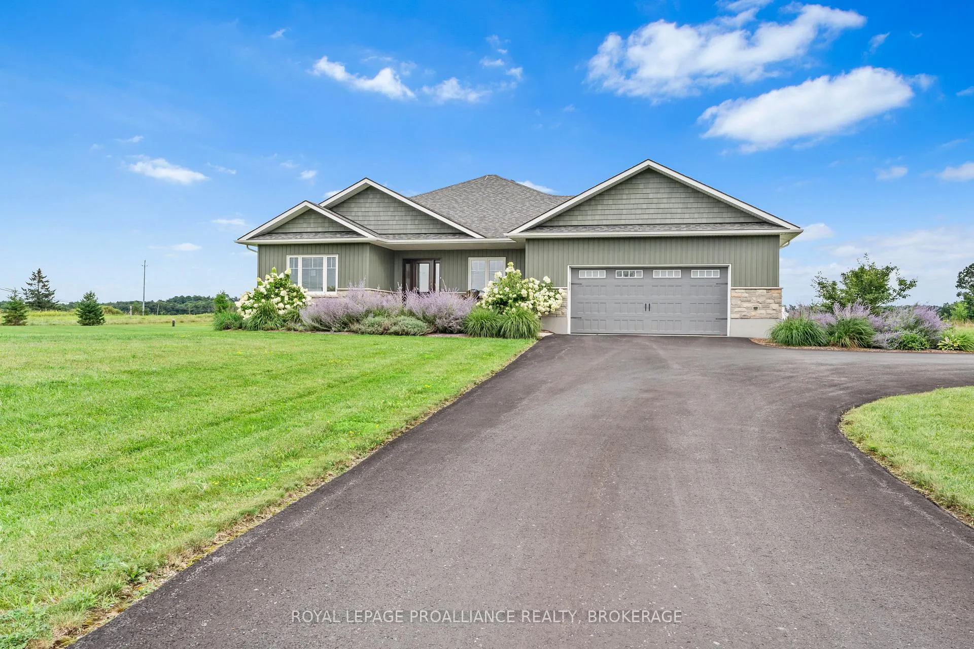 Photo 2 of 5 Sandstone Court, Frontenac, Frontenac South — HOMEH