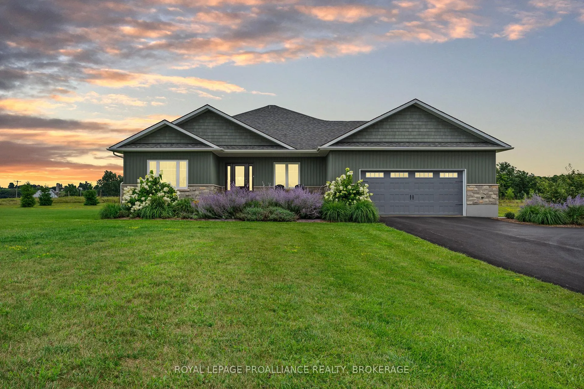 Photo 5 of 5 Sandstone Court, Frontenac, Frontenac South — HOMEH