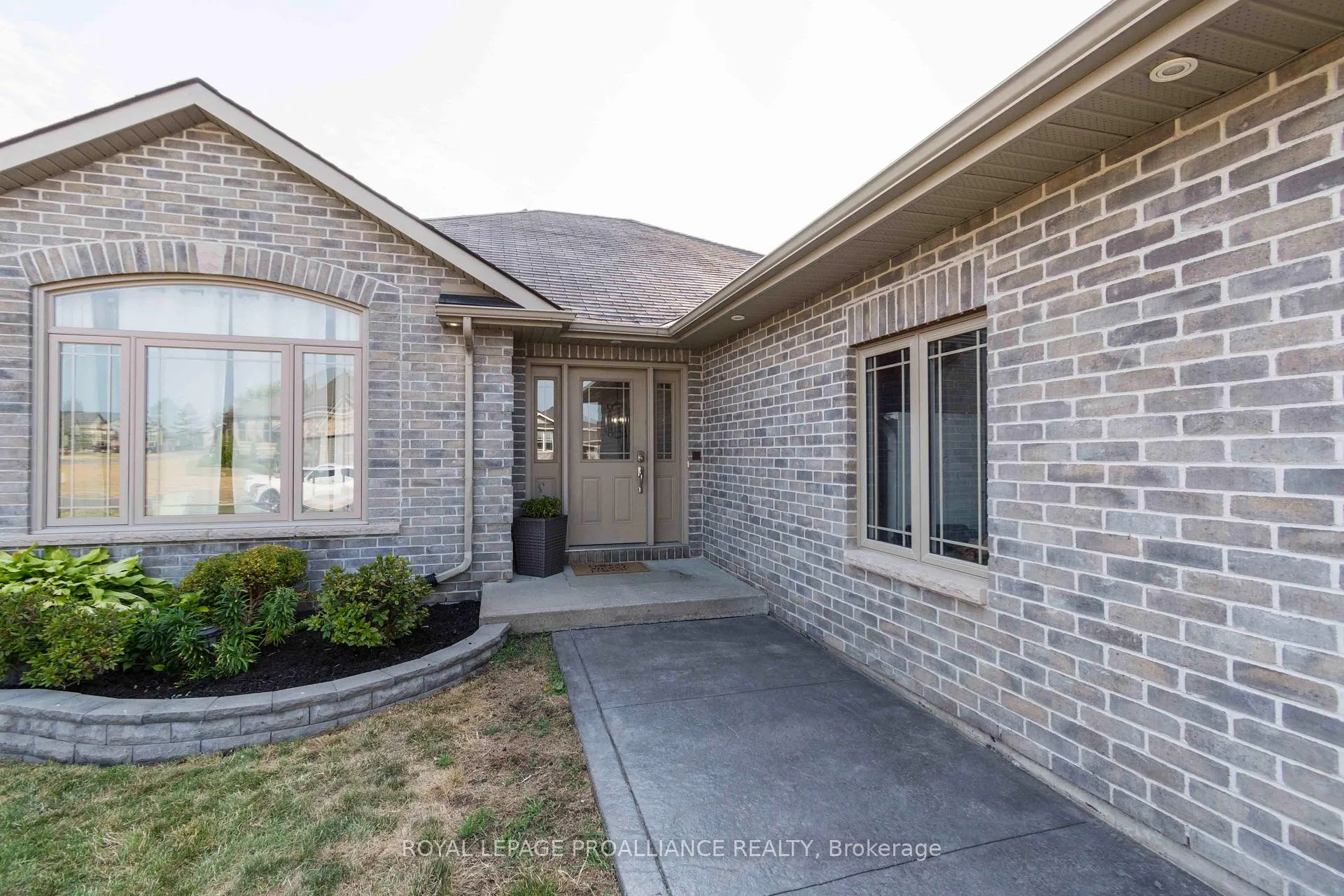 Photo 2 of 17 Rosewood Drive, Quinte West, Frankford Ward — HOMEH