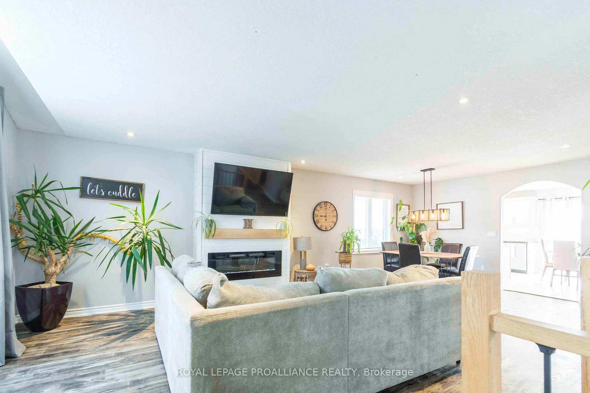 Photo 5 of 17 Rosewood Drive, Quinte West, Frankford Ward — HOMEH