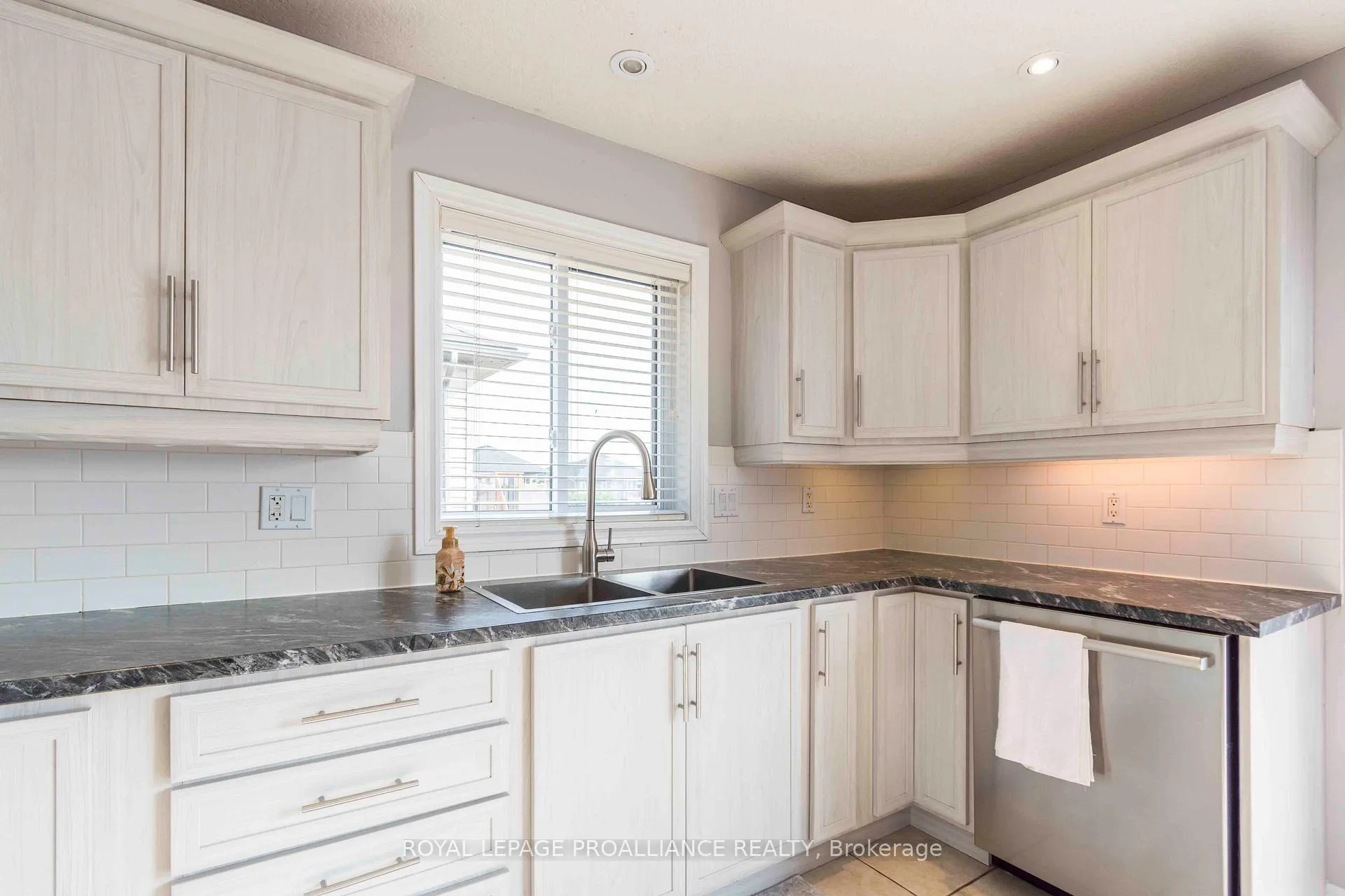Photo 11 of 17 Rosewood Drive, Quinte West, Frankford Ward — HOMEH