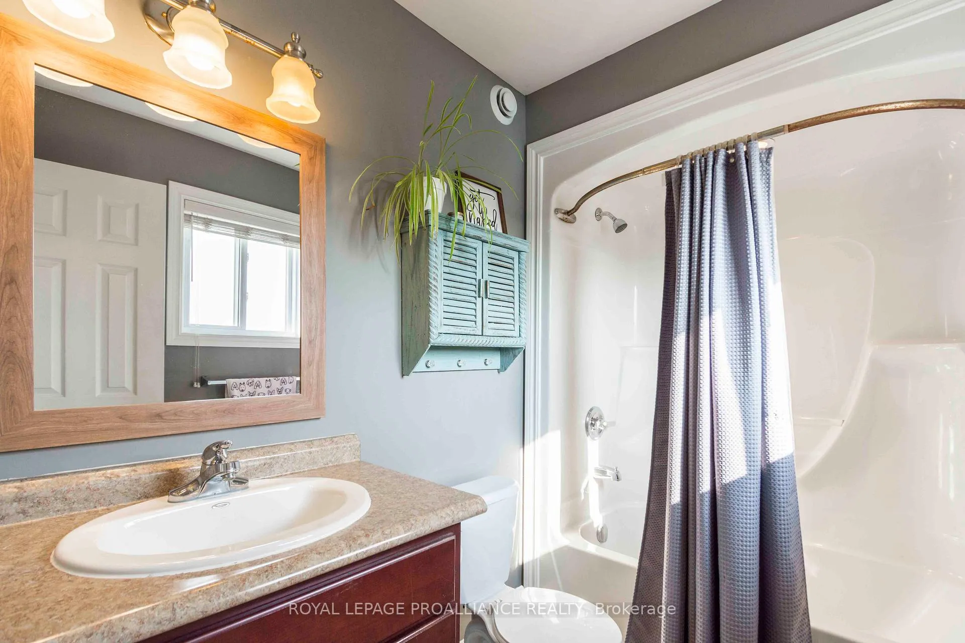 Photo 16 of 17 Rosewood Drive, Quinte West, Frankford Ward — HOMEH