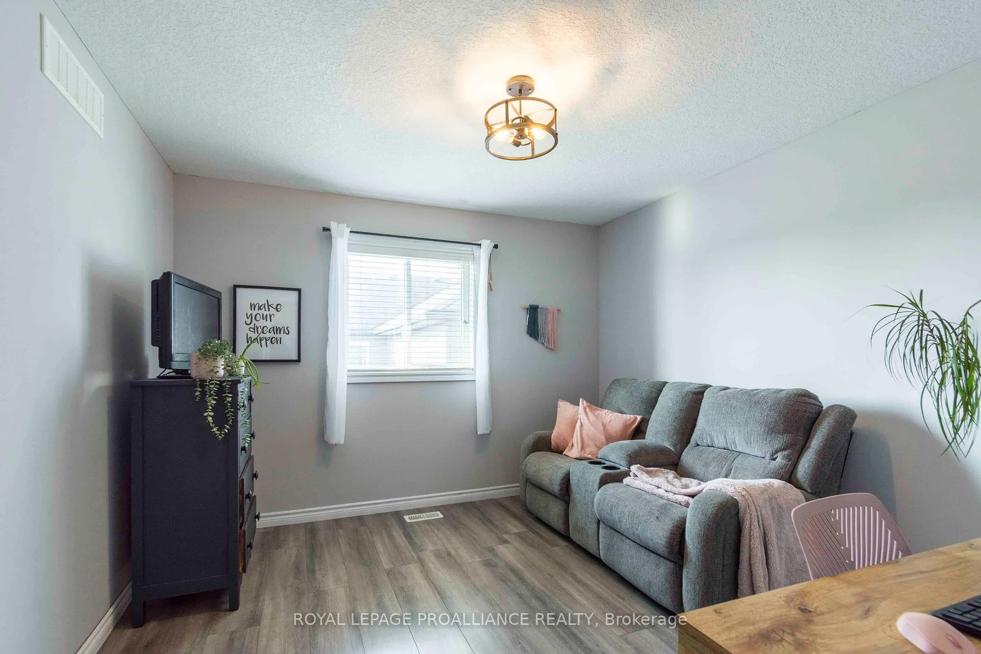 Photo 19 of 17 Rosewood Drive, Quinte West, Frankford Ward — HOMEH
