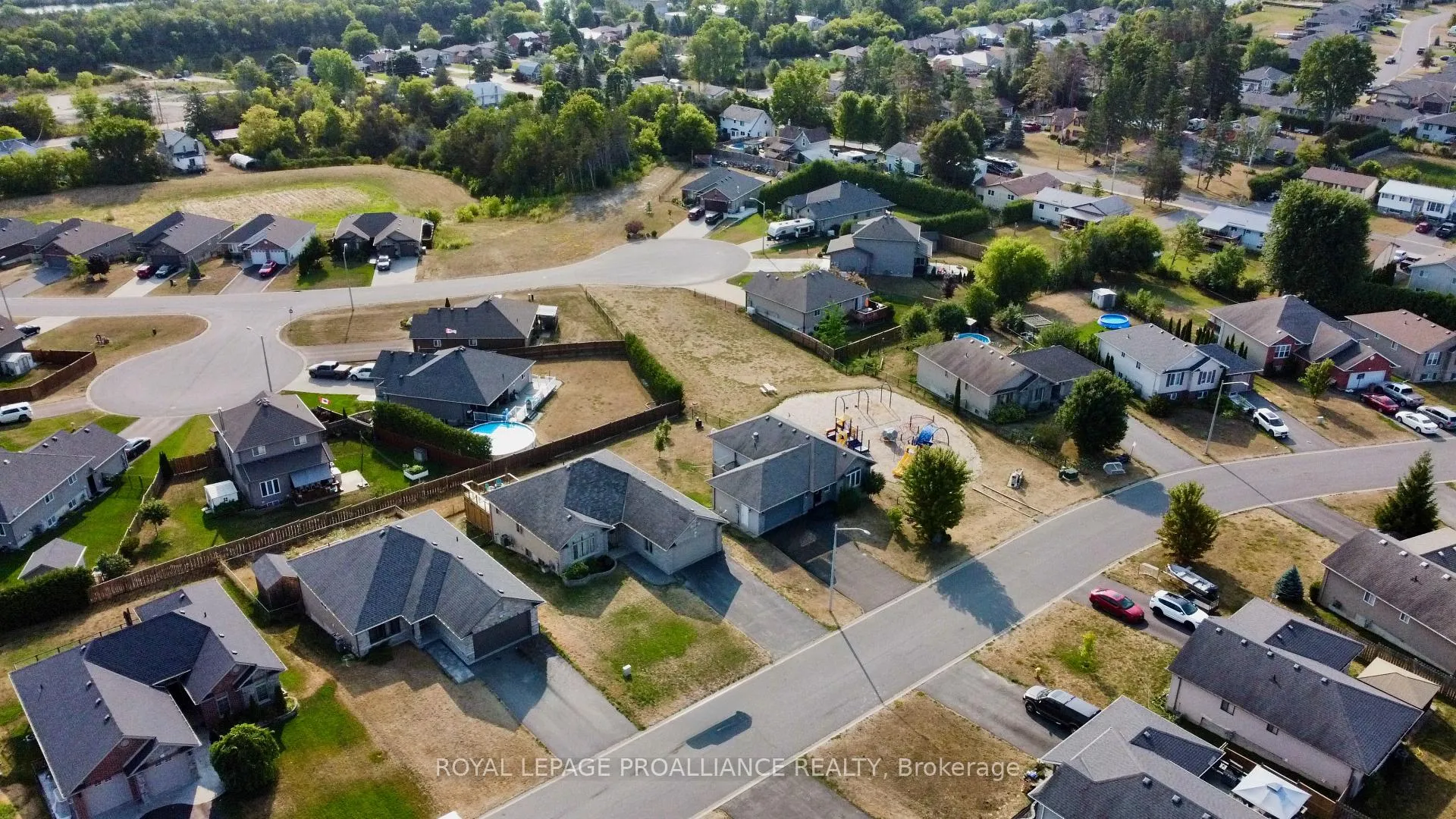 Photo 33 of 17 Rosewood Drive, Quinte West, Frankford Ward — HOMEH