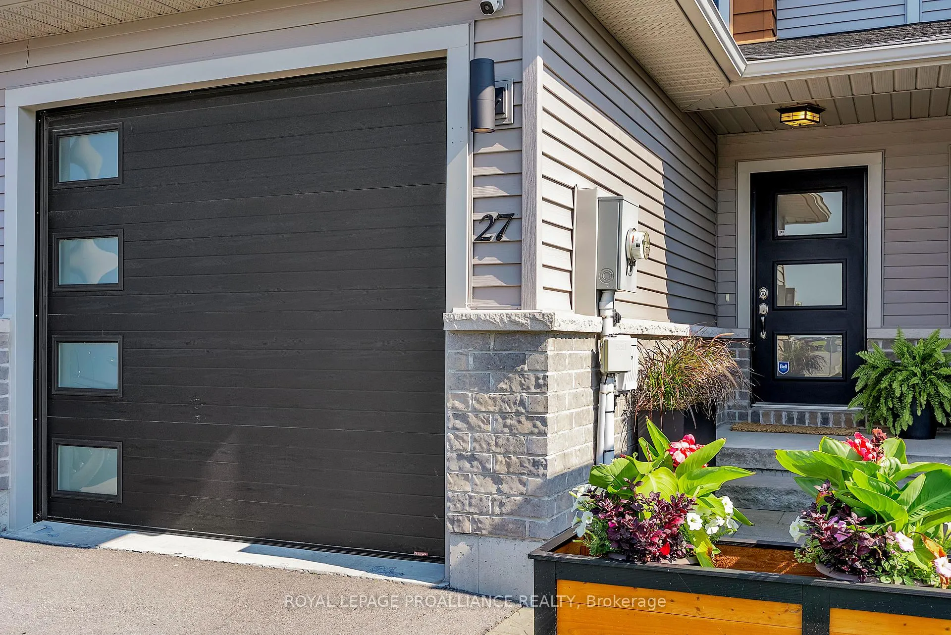 Photo 1 of 27 Ridgeway Place, Belleville, Belleville Ward — HOMEH