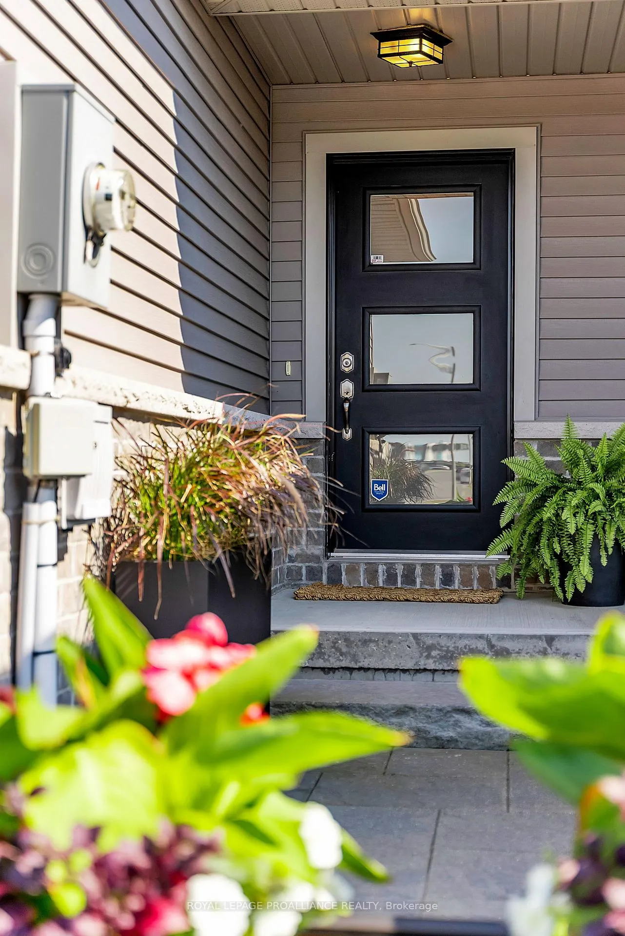 Photo 3 of 27 Ridgeway Place, Belleville, Belleville Ward — HOMEH