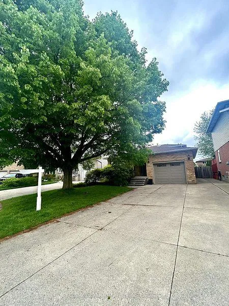 Front of 14 Vista Court