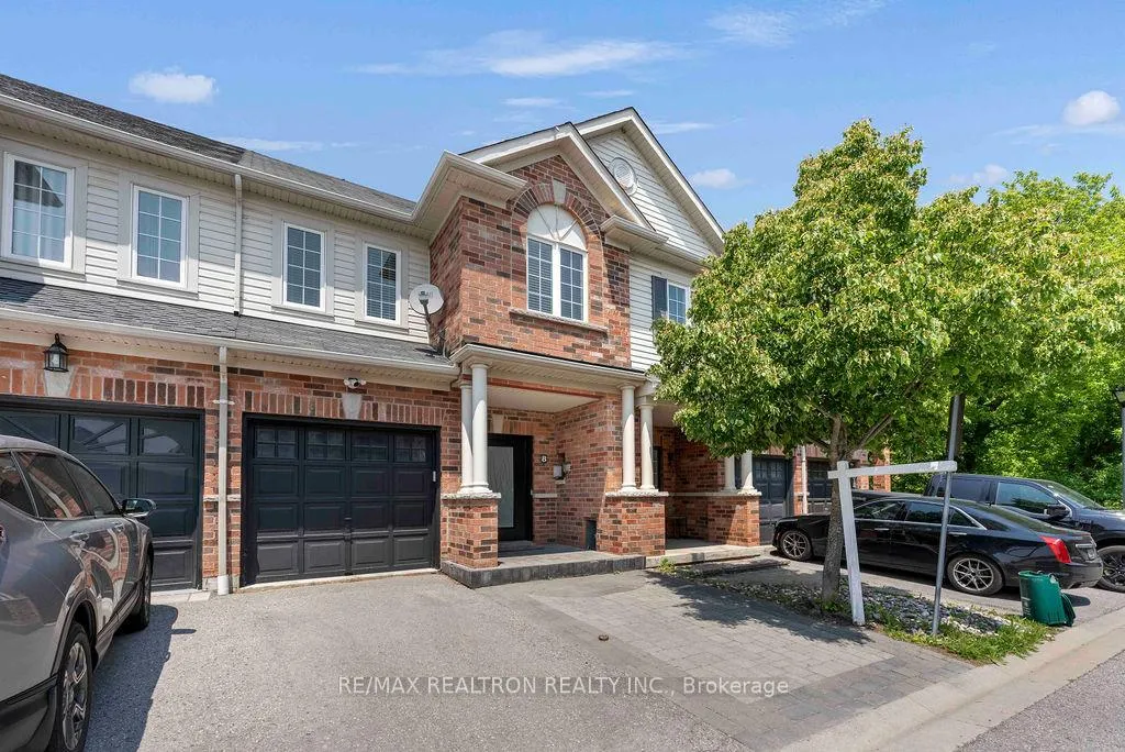 Photo 2 of 8 Ramona Way, Whitby, Brooklin — HOMEH