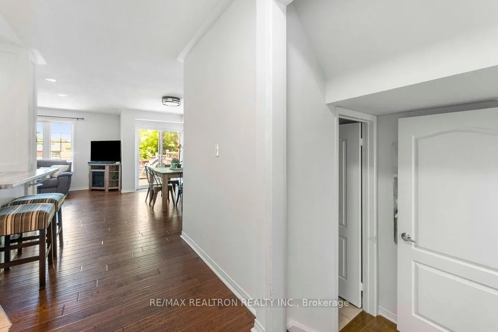 Photo 7 of 8 Ramona Way, Whitby, Brooklin — HOMEH