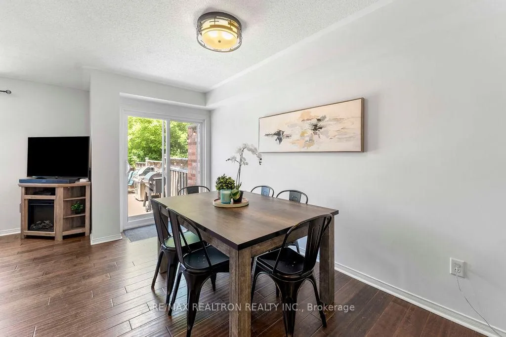 Photo 11 of 8 Ramona Way, Whitby, Brooklin — HOMEH