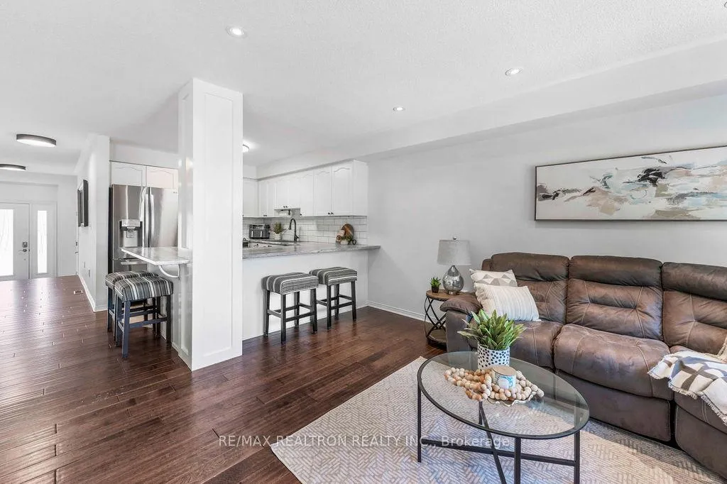 Photo 13 of 8 Ramona Way, Whitby, Brooklin — HOMEH