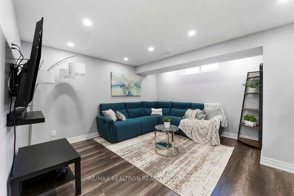 Photo 32 of 8 Ramona Way, Whitby, Brooklin — HOMEH