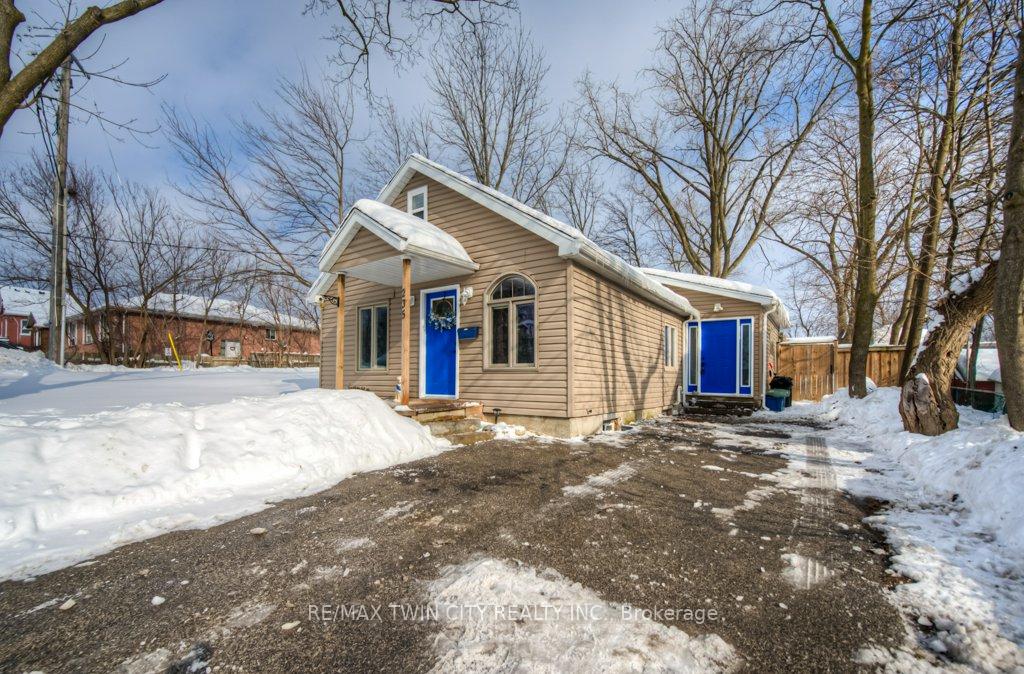 Photo 1 of 235 Charing Cross Street, Brant, Brantford Twp — HOMEH