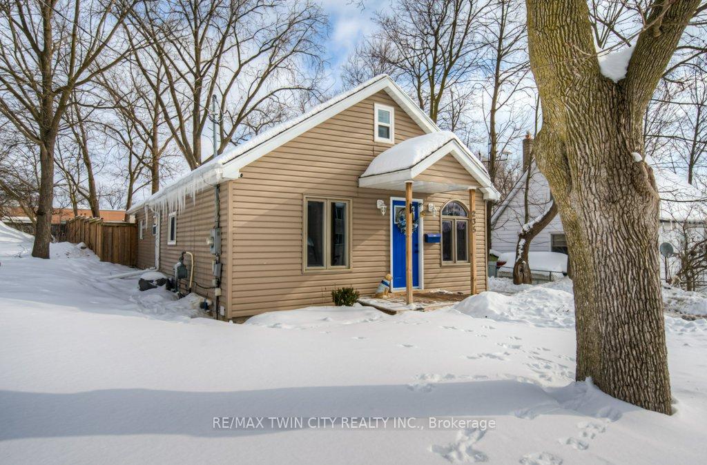 Photo 4 of 235 Charing Cross Street, Brant, Brantford Twp — HOMEH
