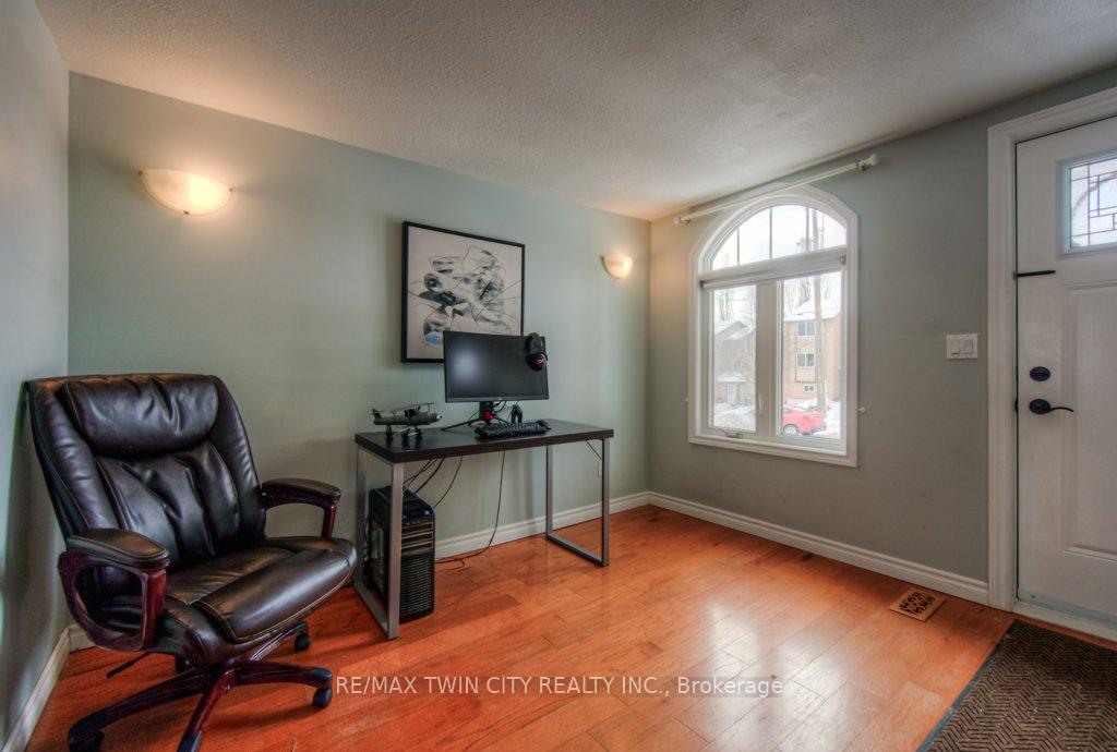 Photo 8 of 235 Charing Cross Street, Brant, Brantford Twp — HOMEH