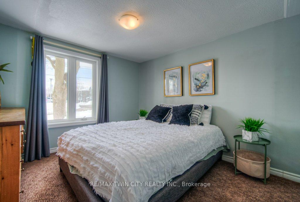 Photo 9 of 235 Charing Cross Street, Brant, Brantford Twp — HOMEH