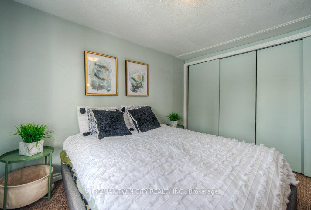 Photo 10 of 235 Charing Cross Street, Brant, Brantford Twp — HOMEH