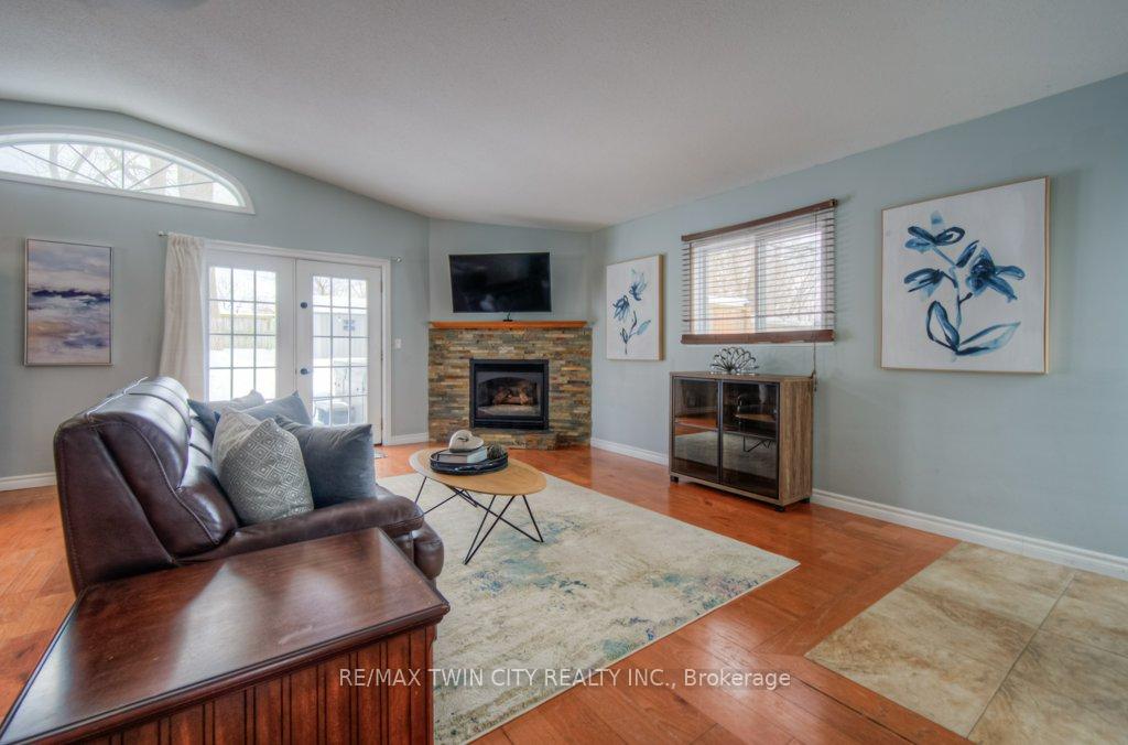 Photo 19 of 235 Charing Cross Street, Brant, Brantford Twp — HOMEH