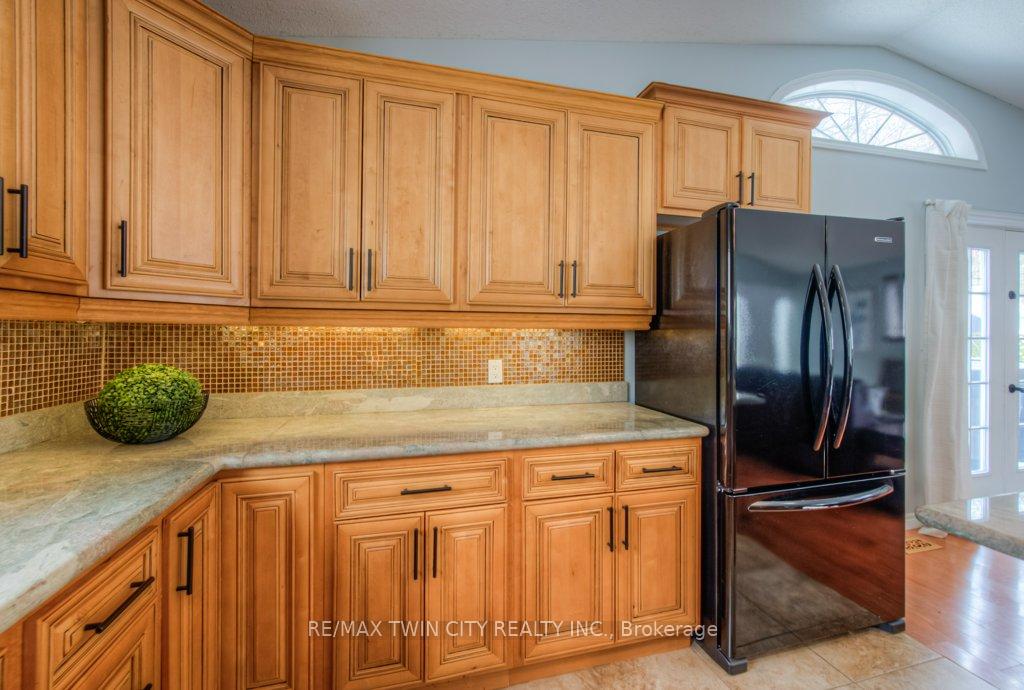 Photo 24 of 235 Charing Cross Street, Brant, Brantford Twp — HOMEH