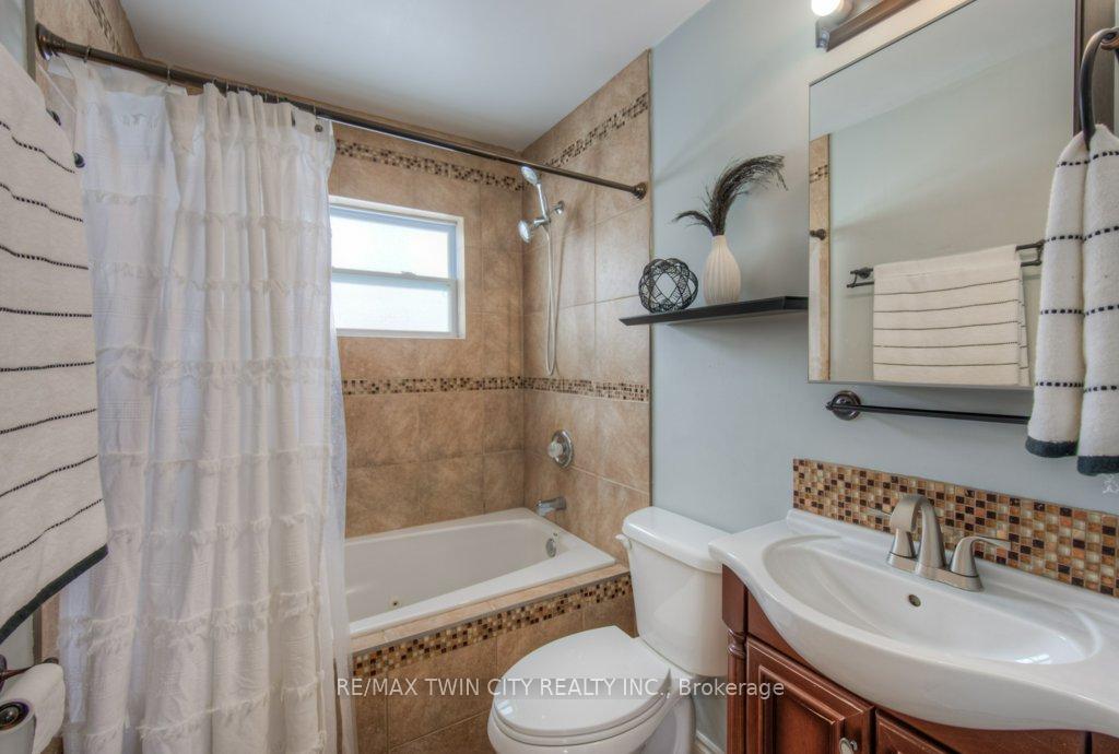 Photo 26 of 235 Charing Cross Street, Brant, Brantford Twp — HOMEH
