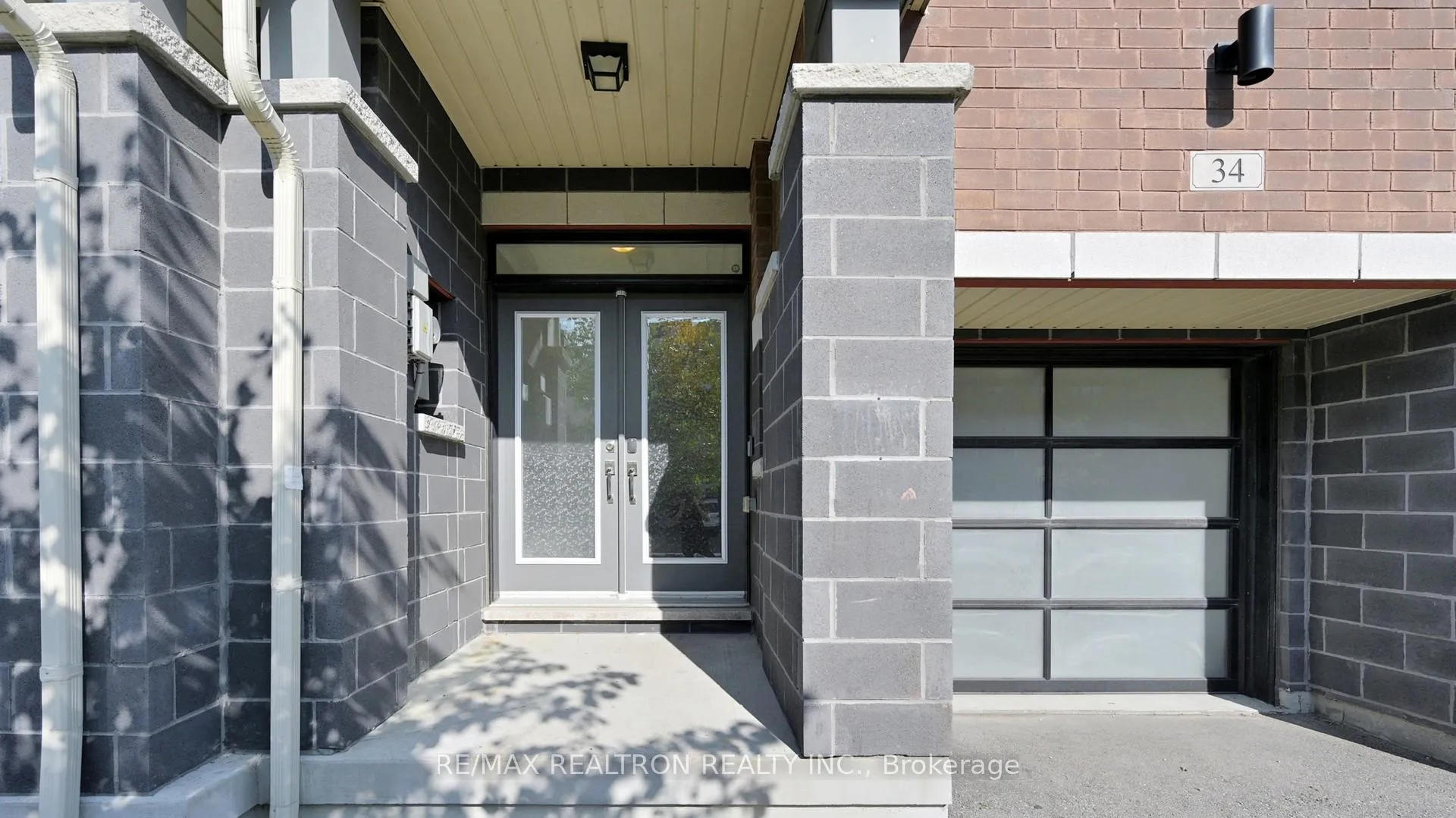 Photo 2 of 34 Fancamp Drive, Vaughan, Maple — HOMEH