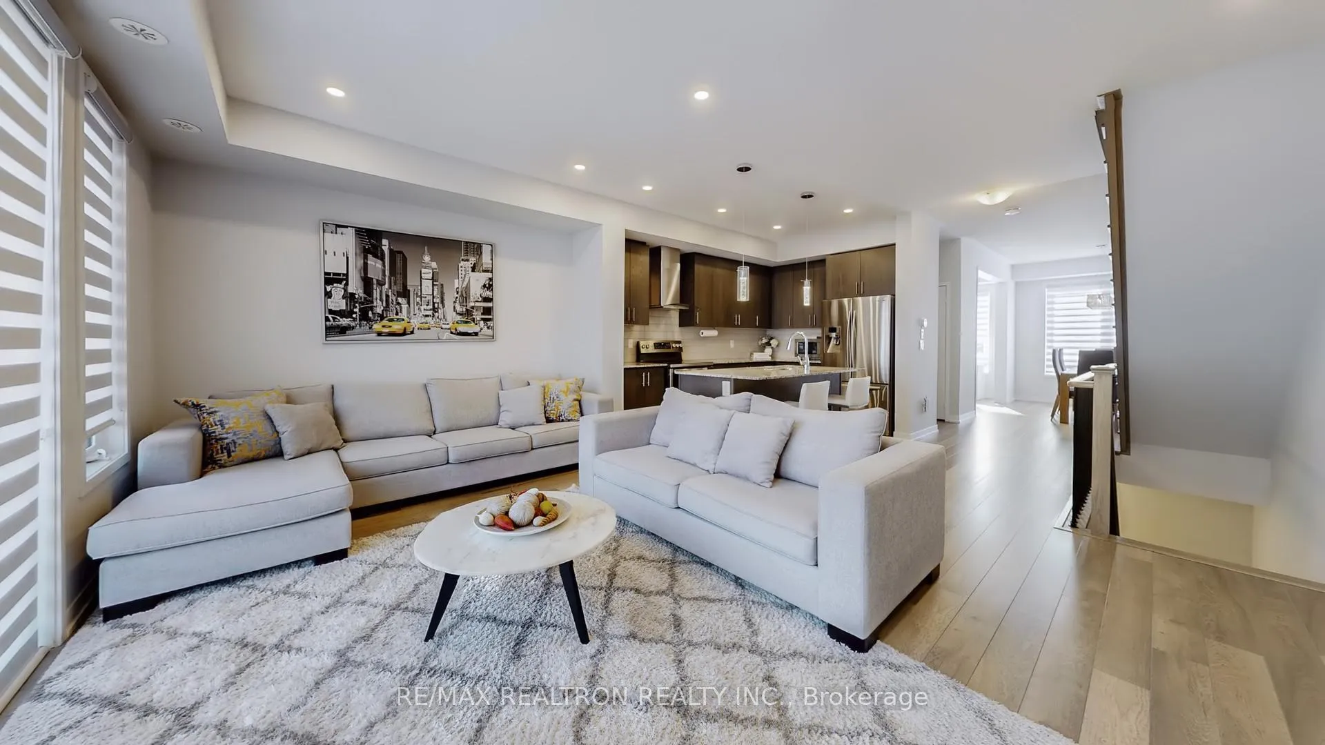 Photo 5 of 34 Fancamp Drive, Vaughan, Maple — HOMEH