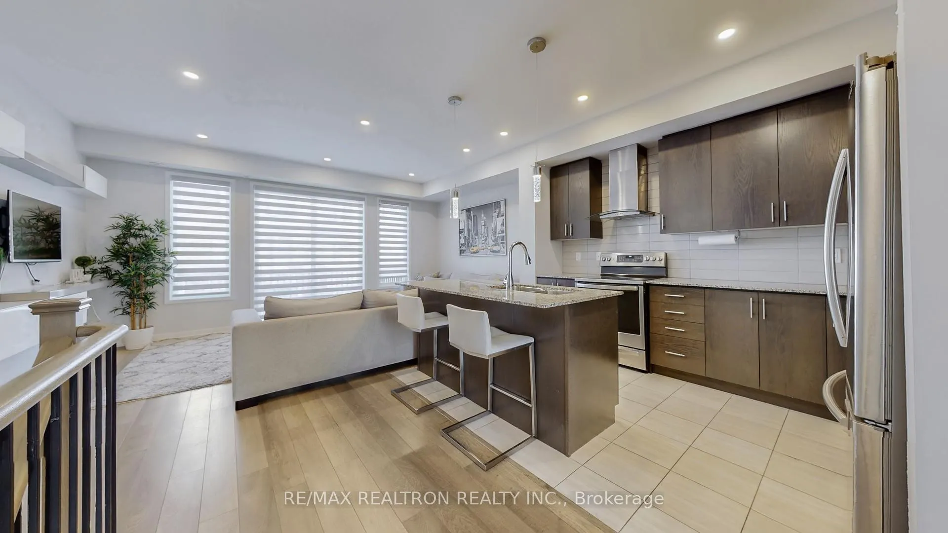 Photo 11 of 34 Fancamp Drive, Vaughan, Maple — HOMEH