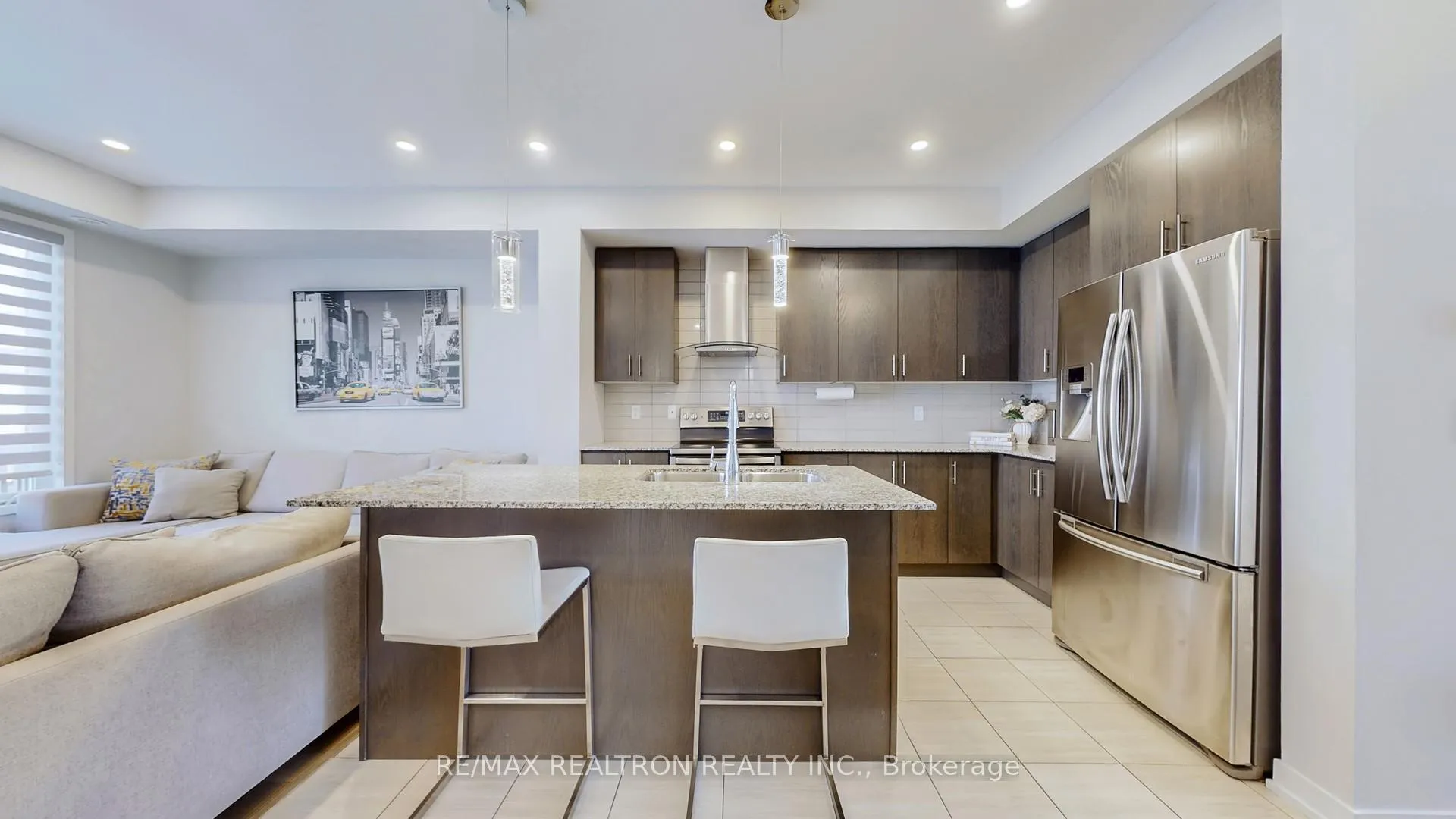Photo 12 of 34 Fancamp Drive, Vaughan, Maple — HOMEH