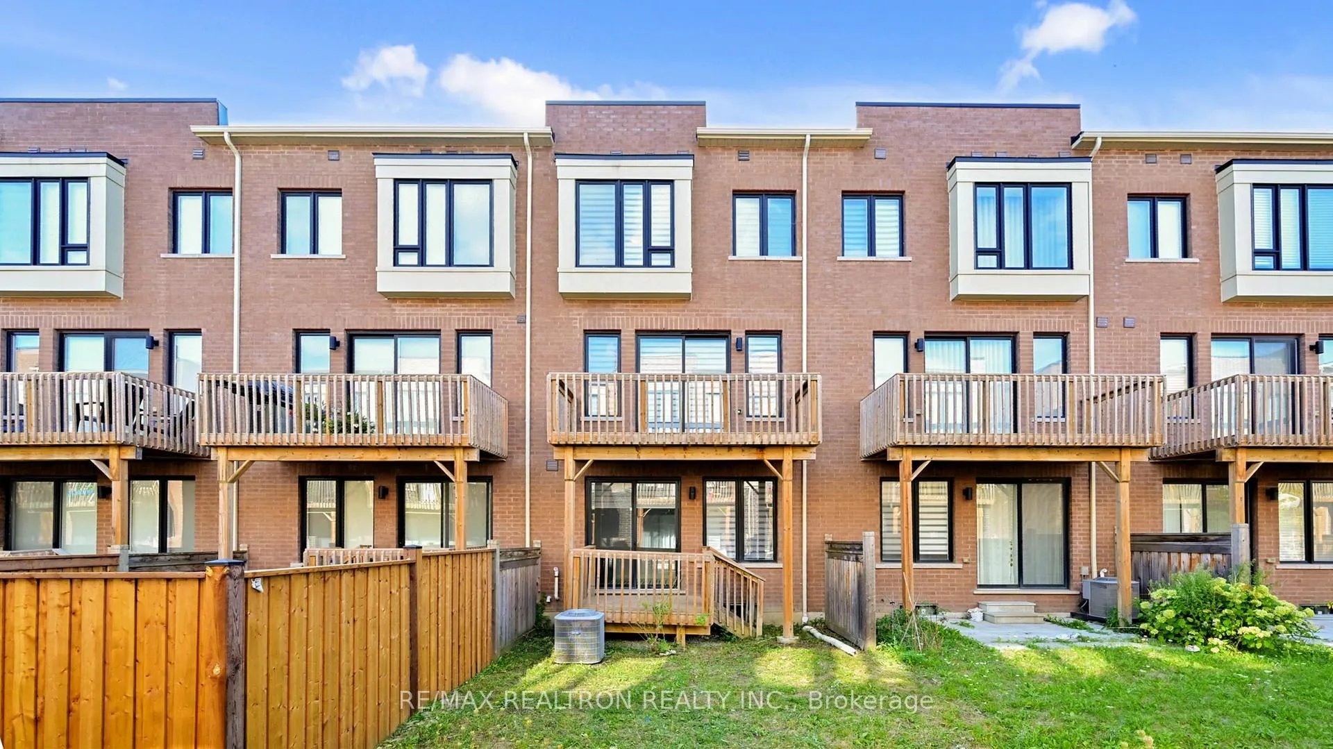 Photo 37 of 34 Fancamp Drive, Vaughan, Maple — HOMEH