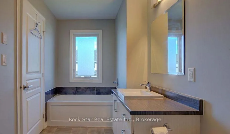 Photo 11 of 1386 Tremont Drive S, Kingston, City Northwest — HOMEH