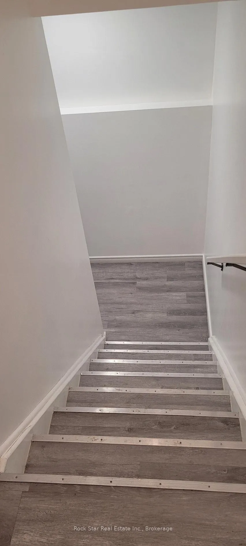 Photo 16 of 1386 Tremont Drive S, Kingston, City Northwest — HOMEH